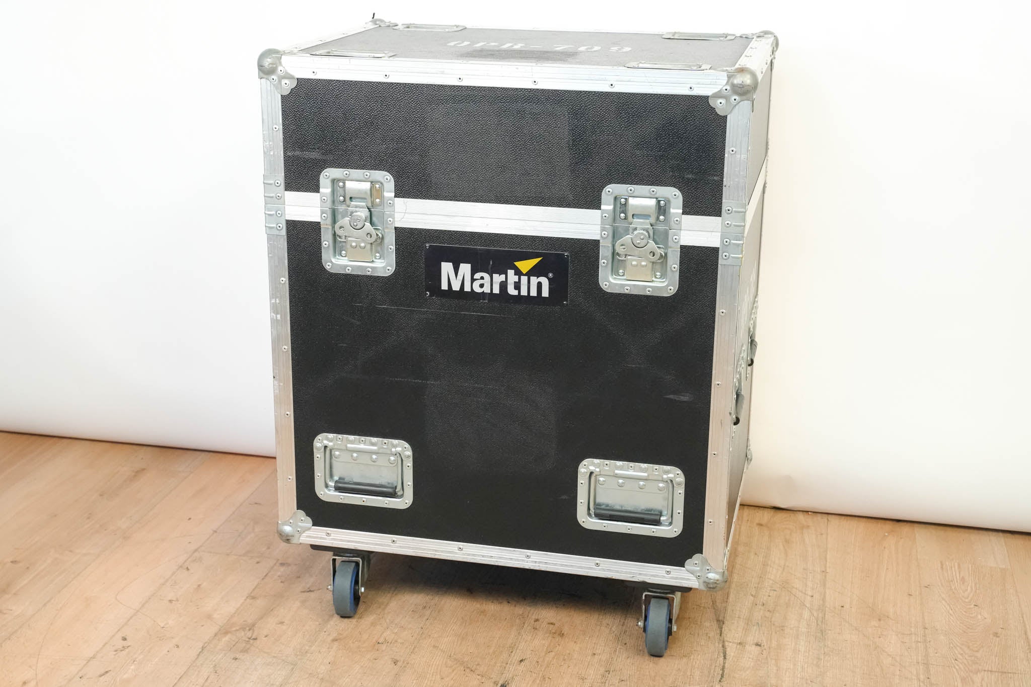 Martin Mac Quantum Profile FC 475W LED Moving Light Pair w/ Flight Case