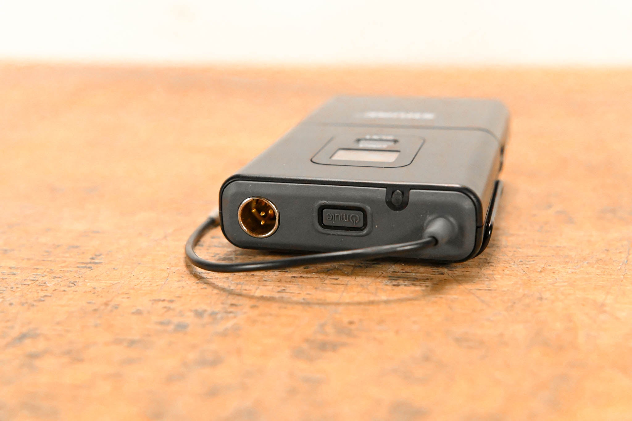 Shure SLX1 Wireless Bodypack Transmitter - H5 Band: 518-542 MHz