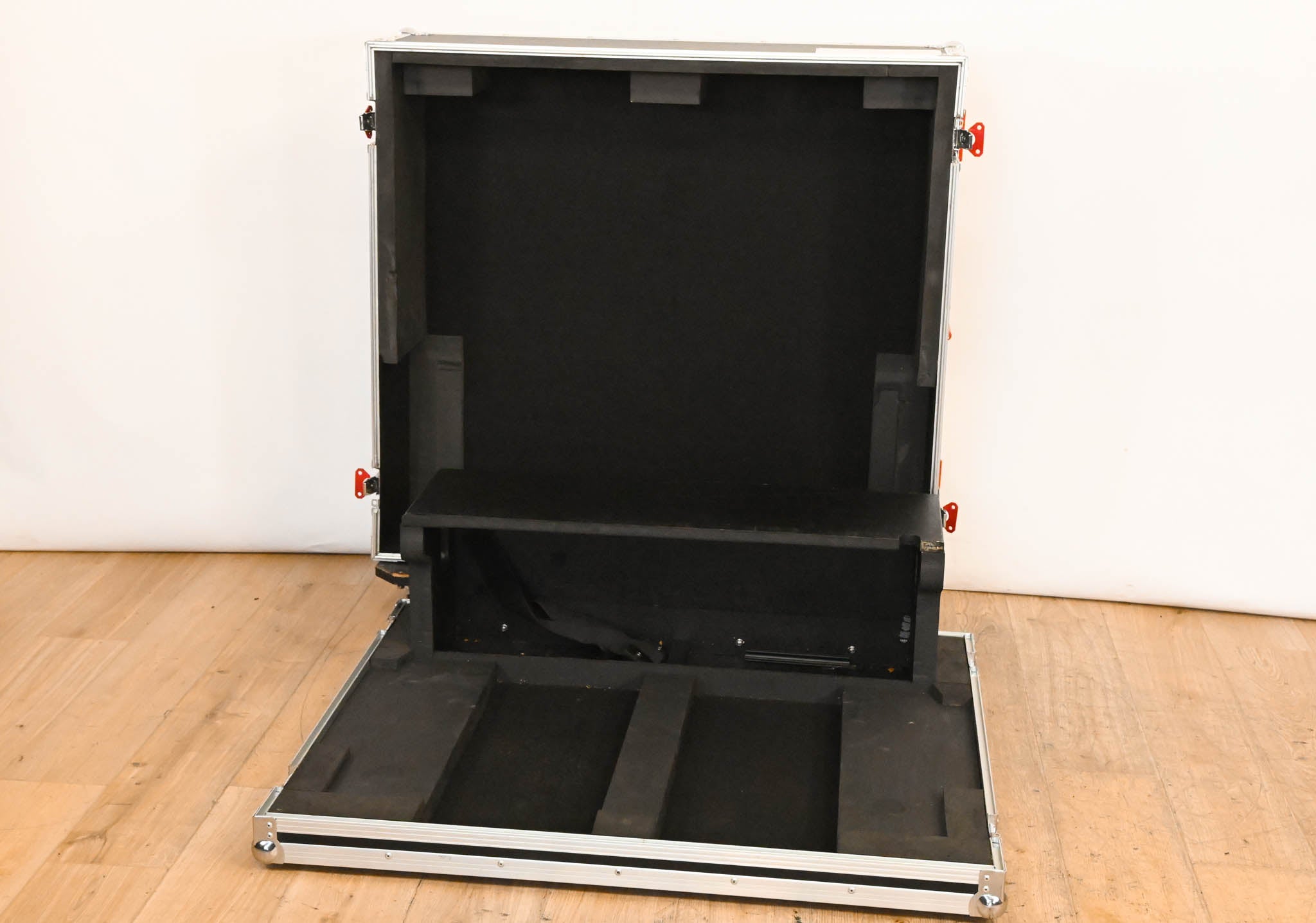 Gator Cases G-TOUR M32 ATA Road Case with Doghouse for Midas M32 Mixer