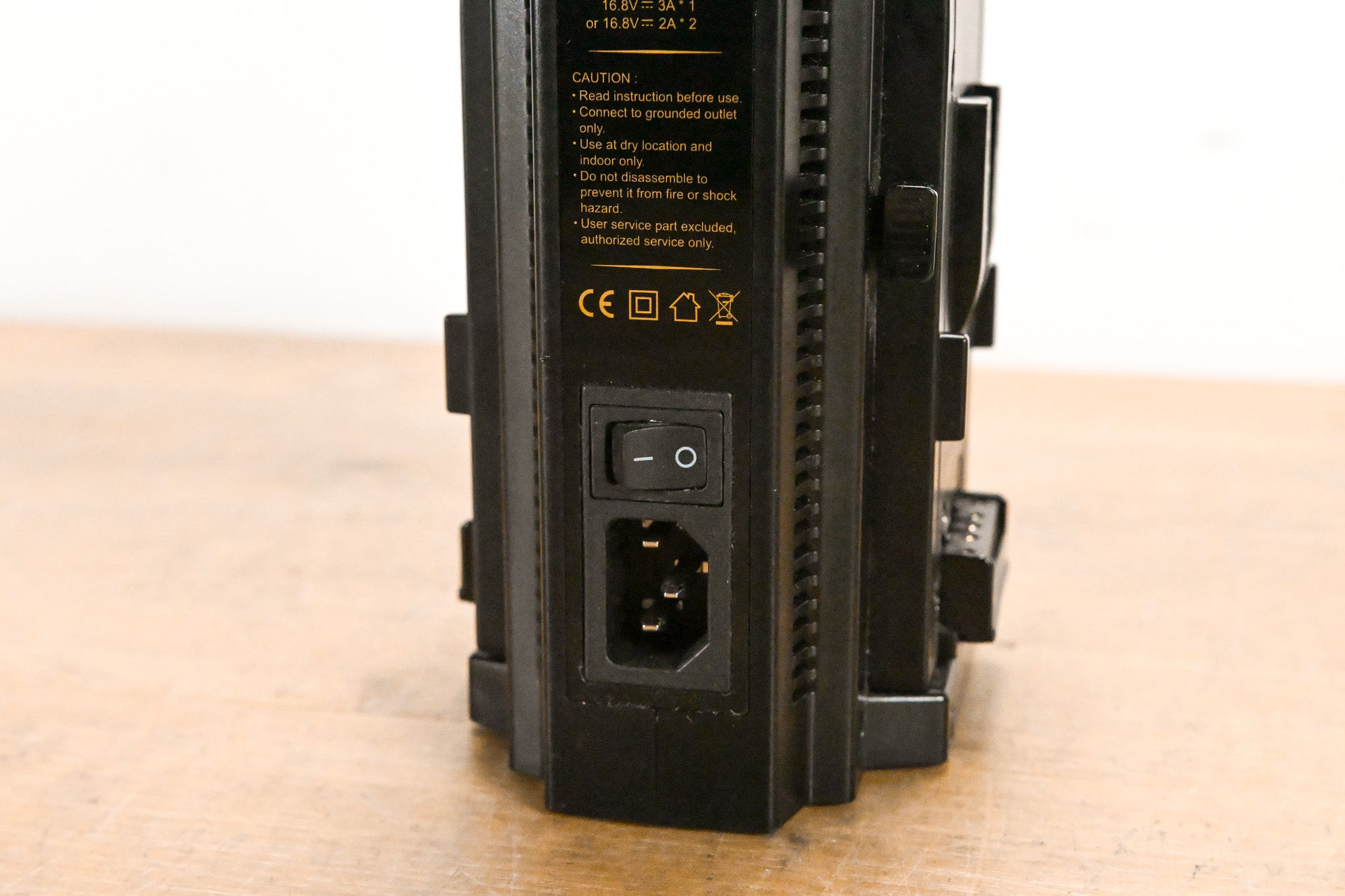 Neewer NW-BP-2CH Dual-Channel V-Mount/V Lock Battery Charger