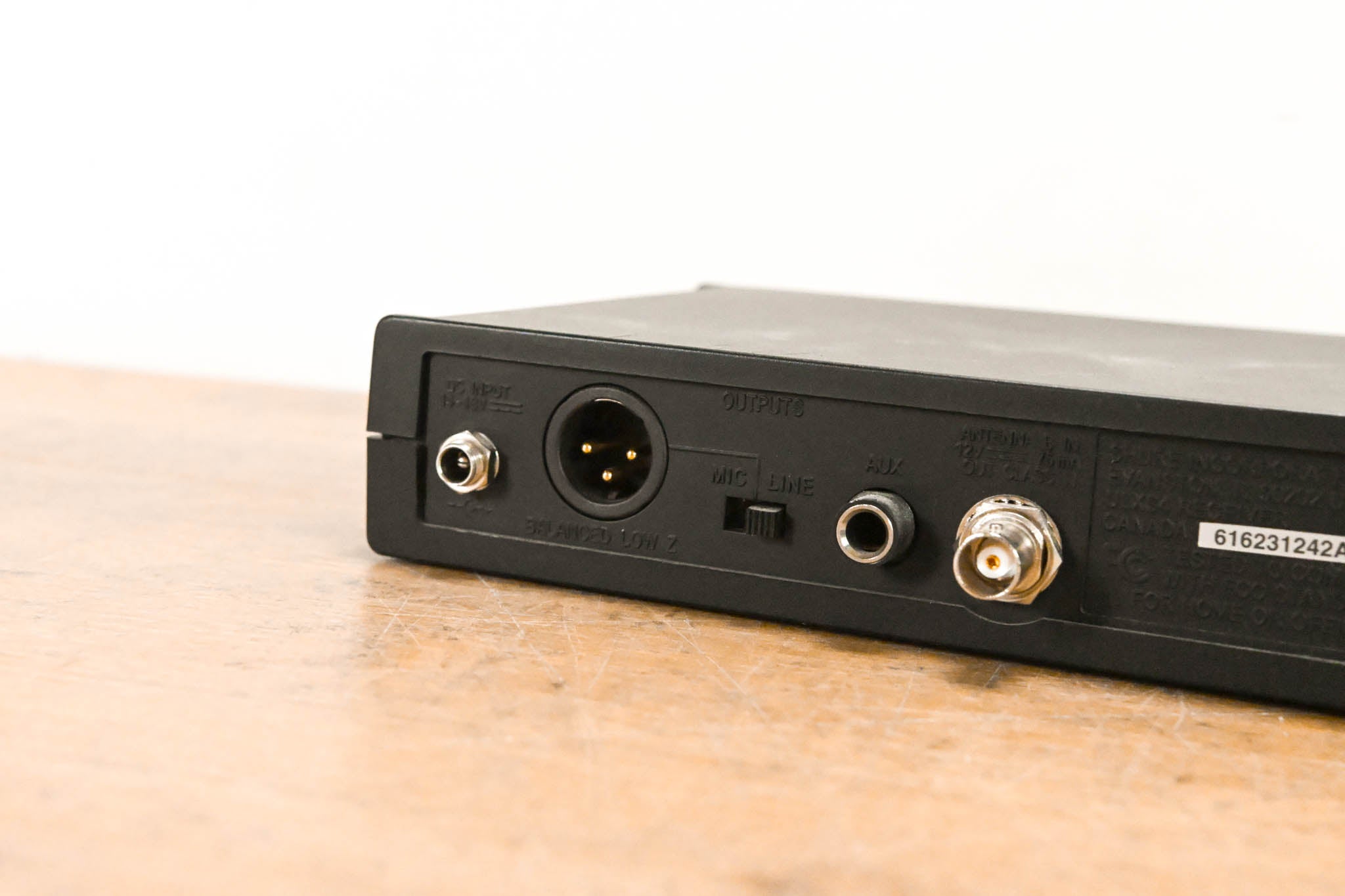 Shure ULXS4 Wireless Receiver - M1 Band: 662-698 MHz (NO POWER SUPPLY)