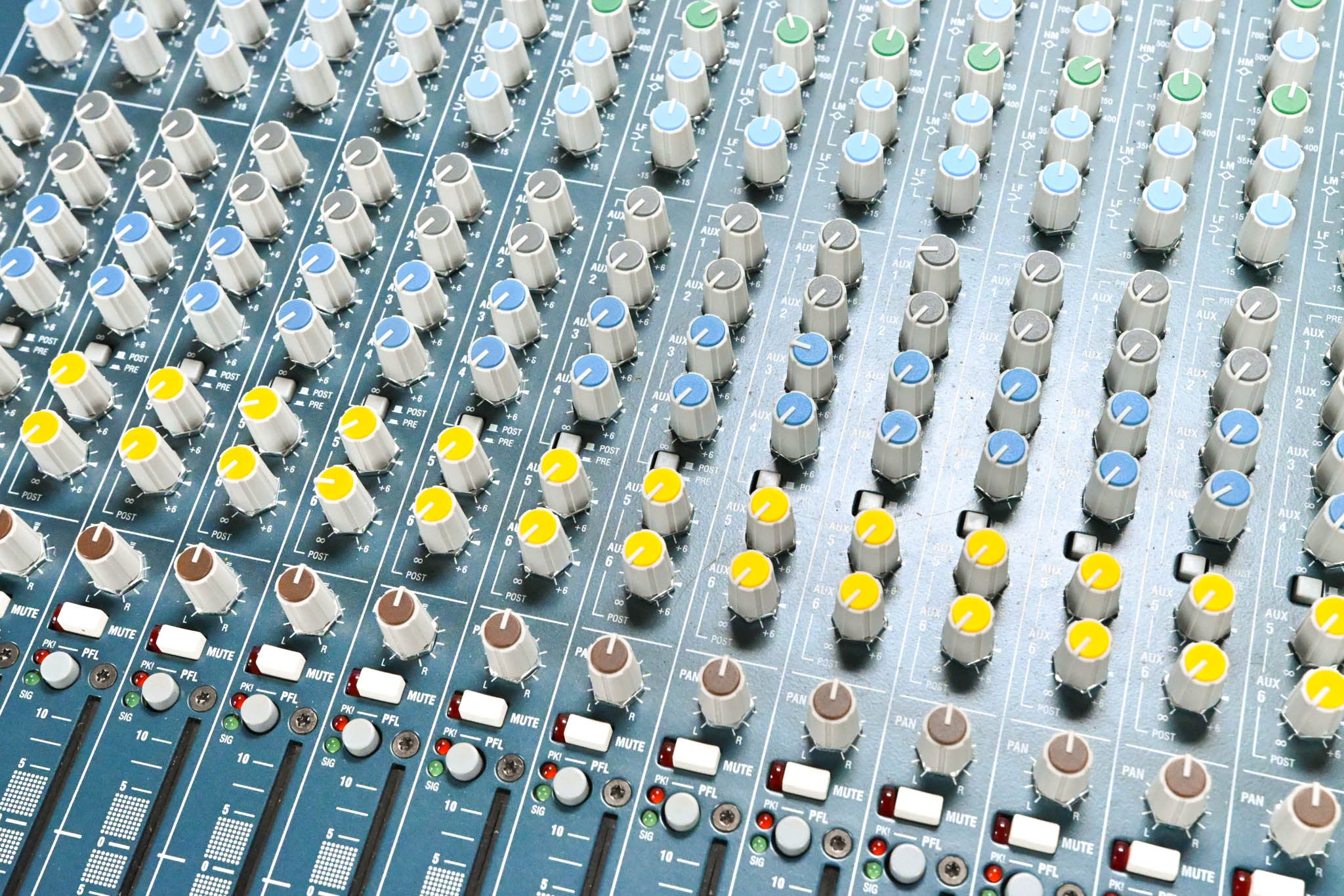 Allen & Heath MixWizard WZ3 16:2 16-Channel Analog Mixer