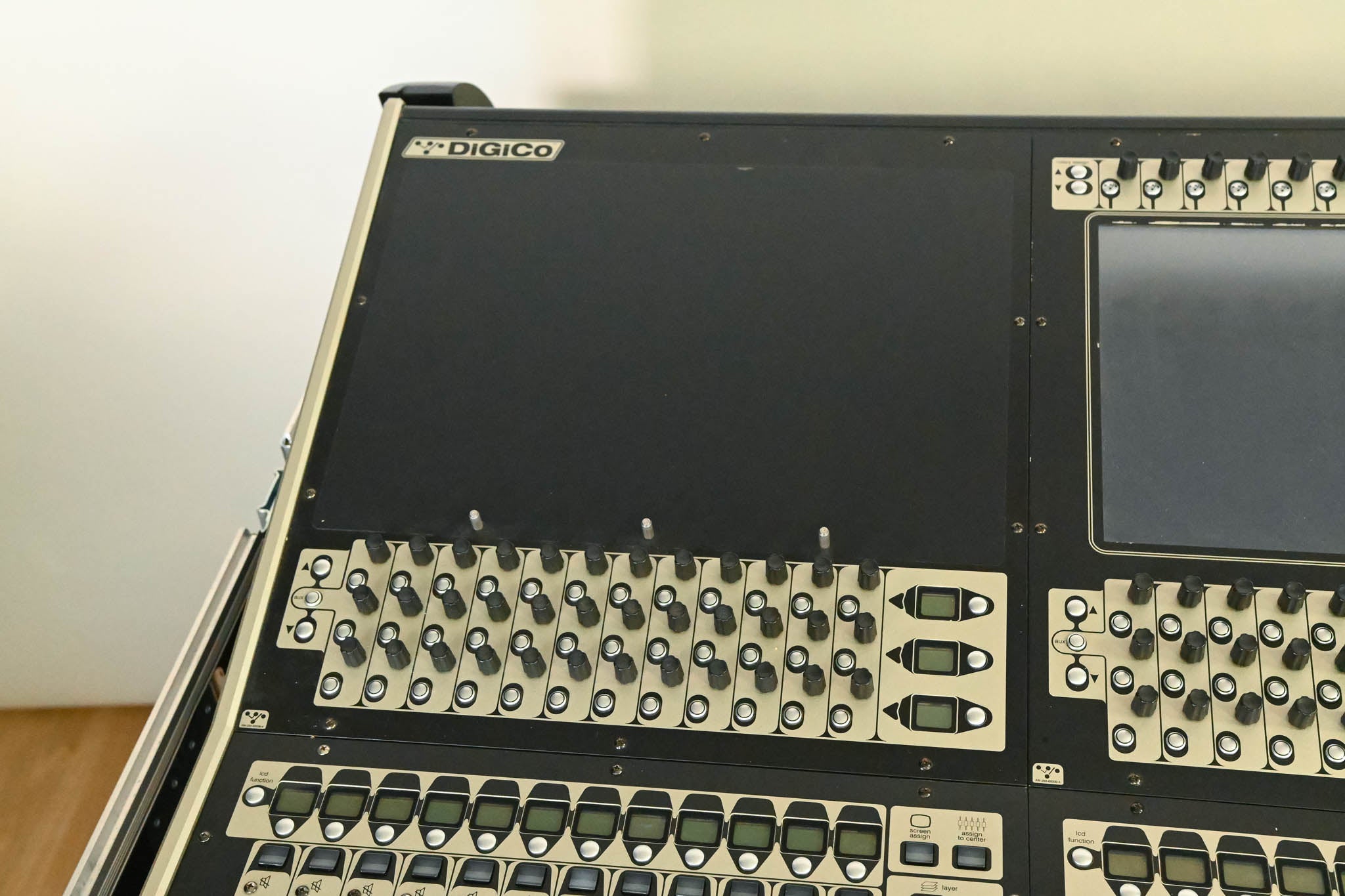 DiGiCo SD8 120-Channel Digital Mixing Console with Road Case