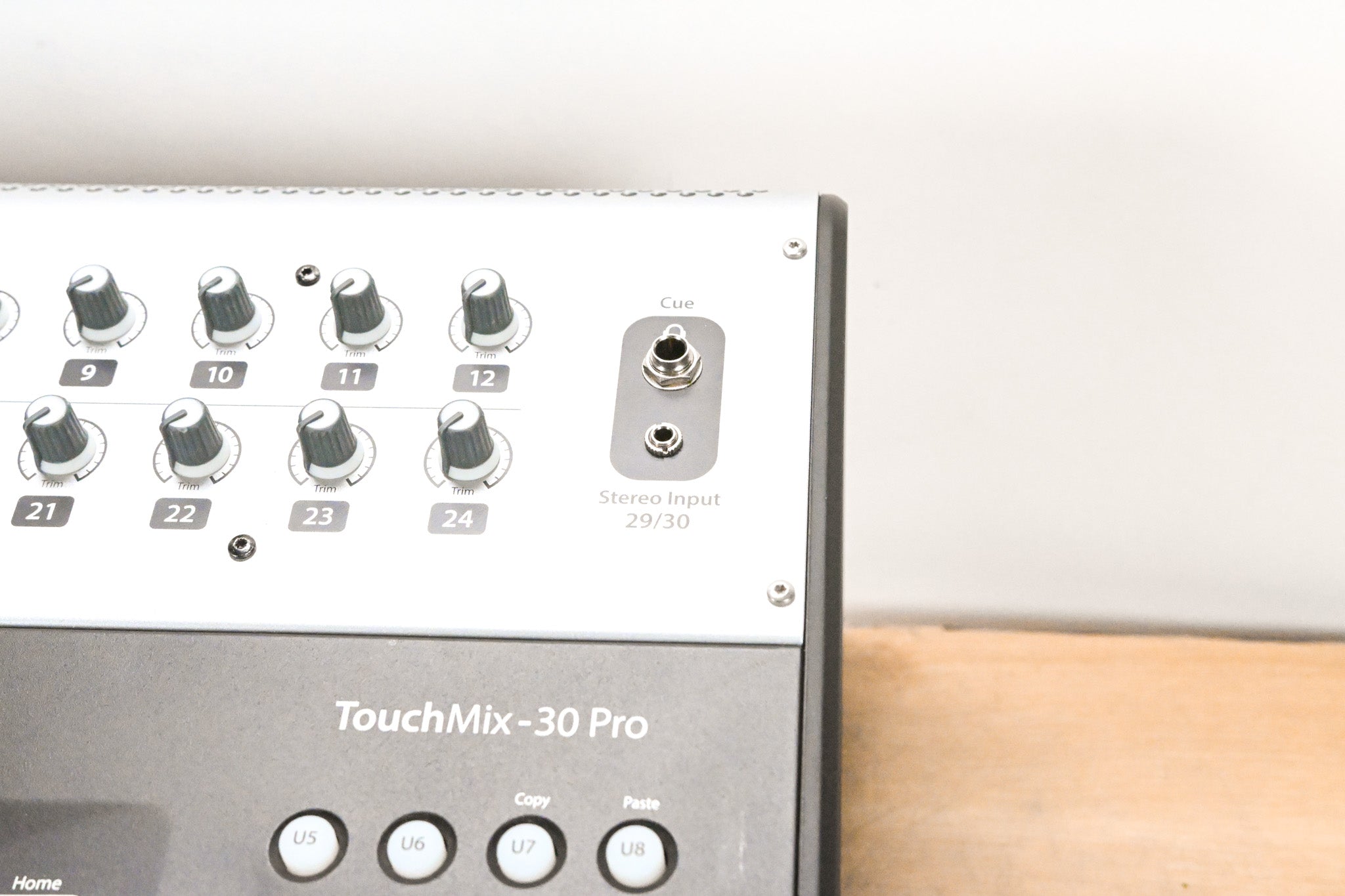 QSC Touchmix-30 Pro 32-Channel Professional Digital Mixer