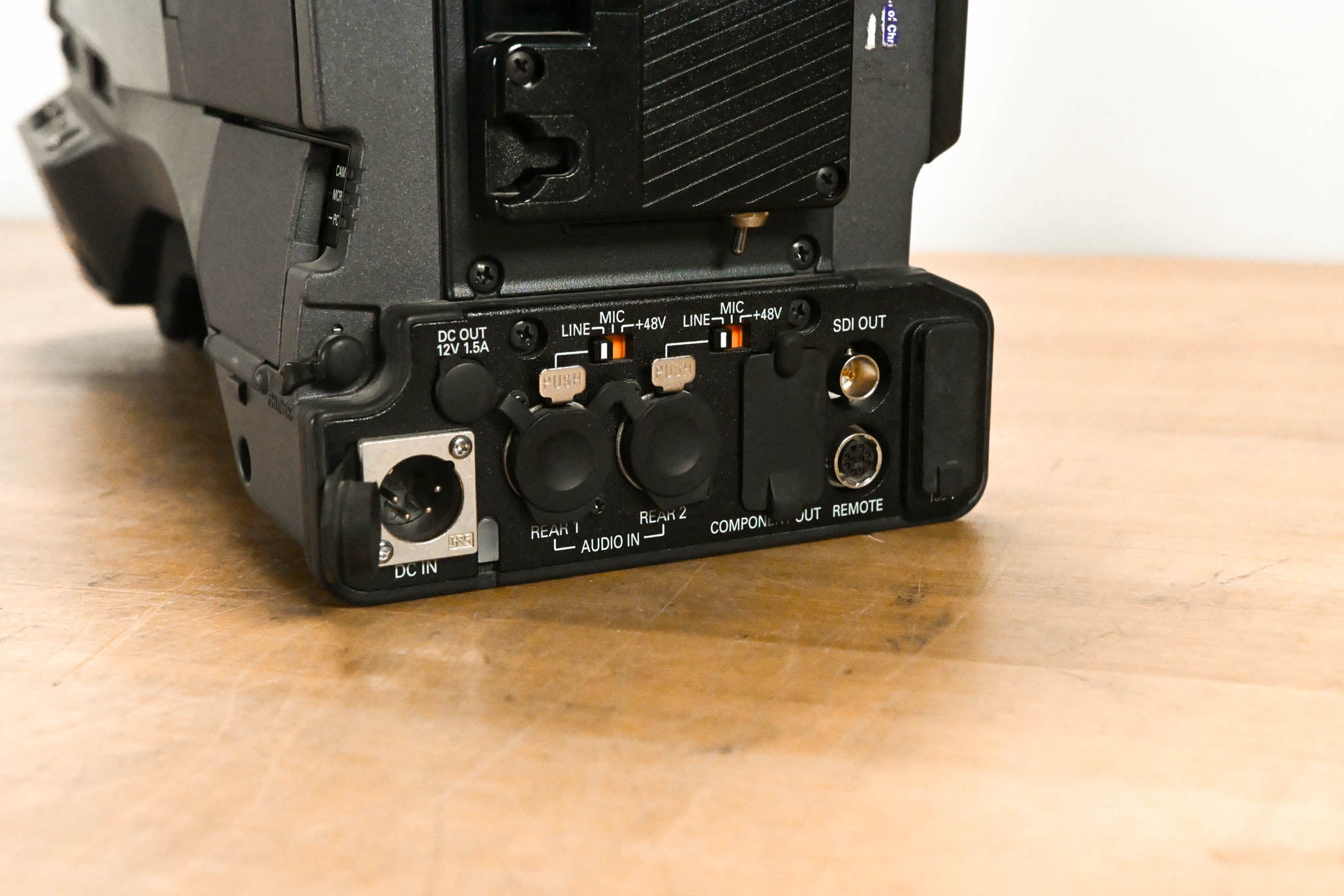 Panasonic AG-HPX500P 2/3" Shoulder-Mounted P2HD Camcorder