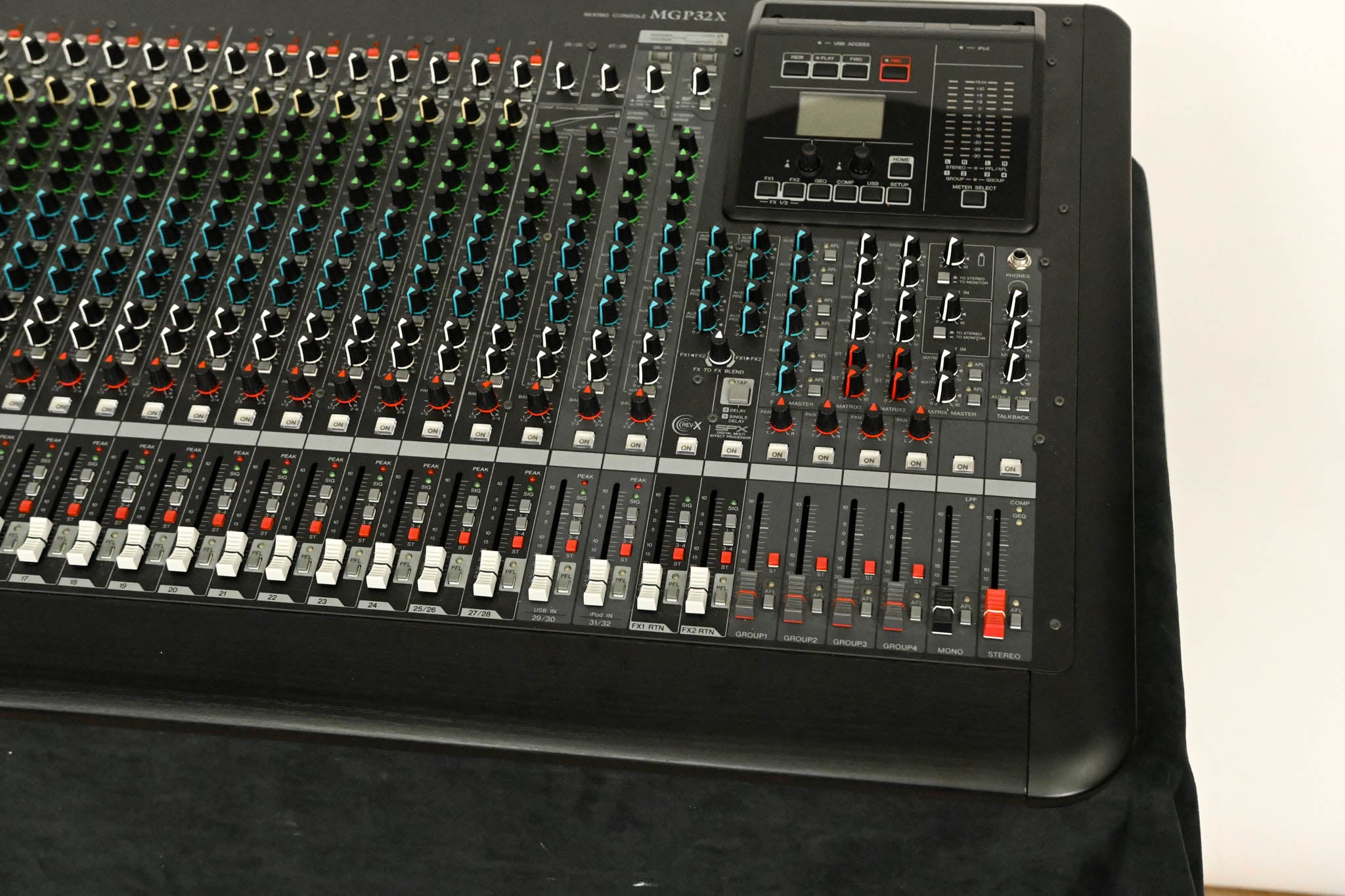 Yamaha MGP32X 32-Channel Mixer with USB and Effects