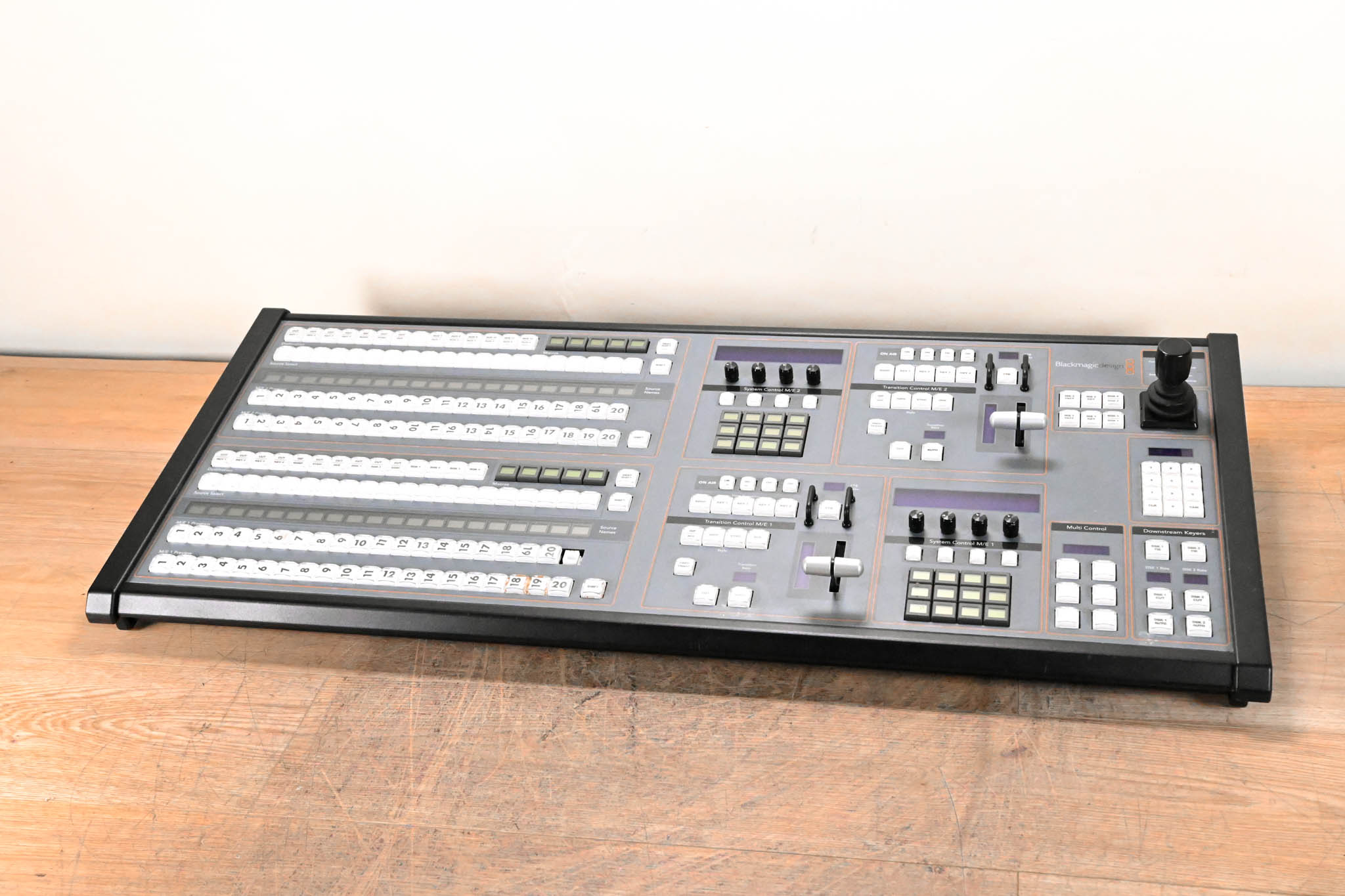 Blackmagic Design ATEM 2 M/E Broadcast Panel