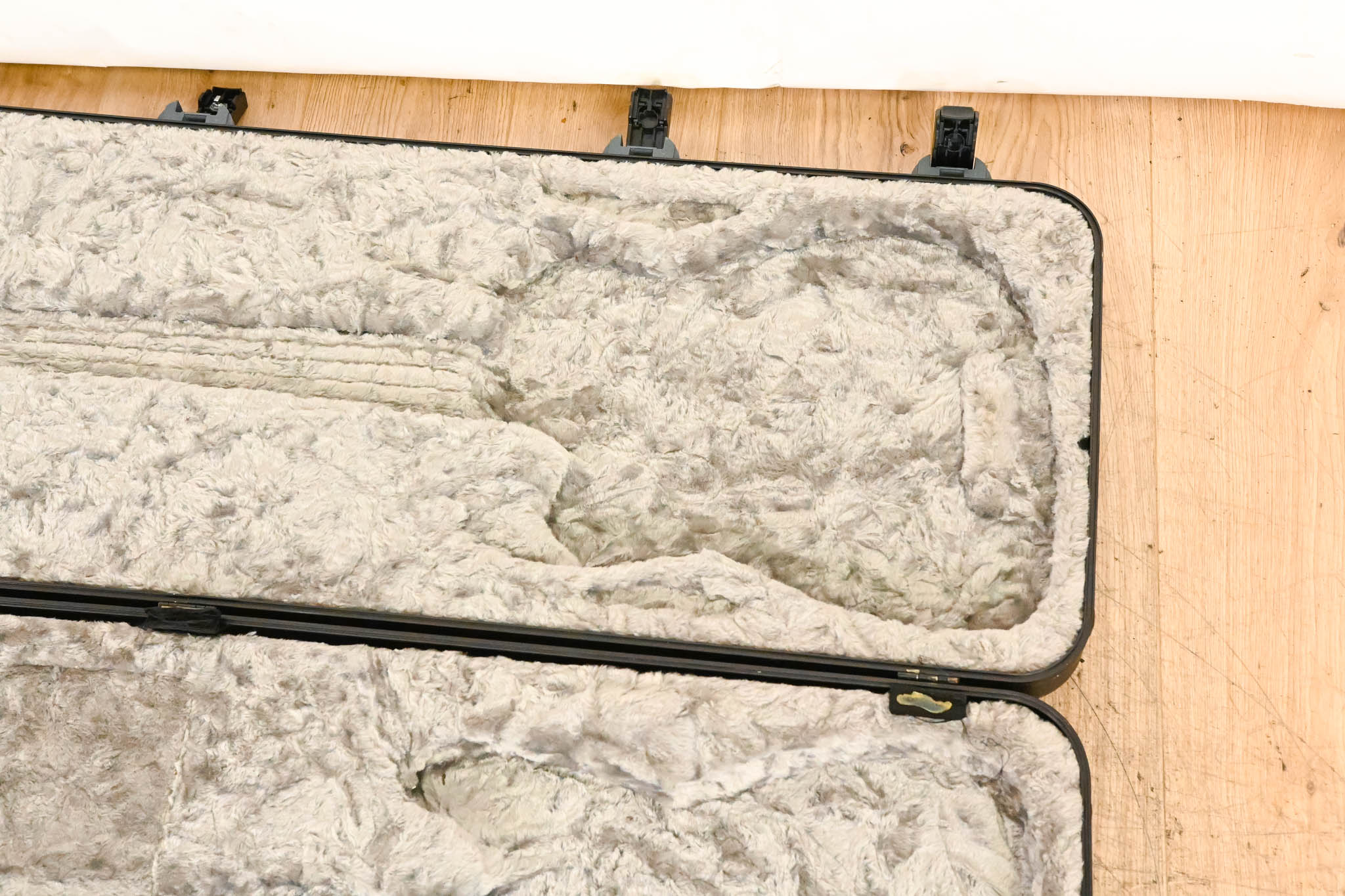 Fender Deluxe Molded Stratocaster/Telecaster Case - Black