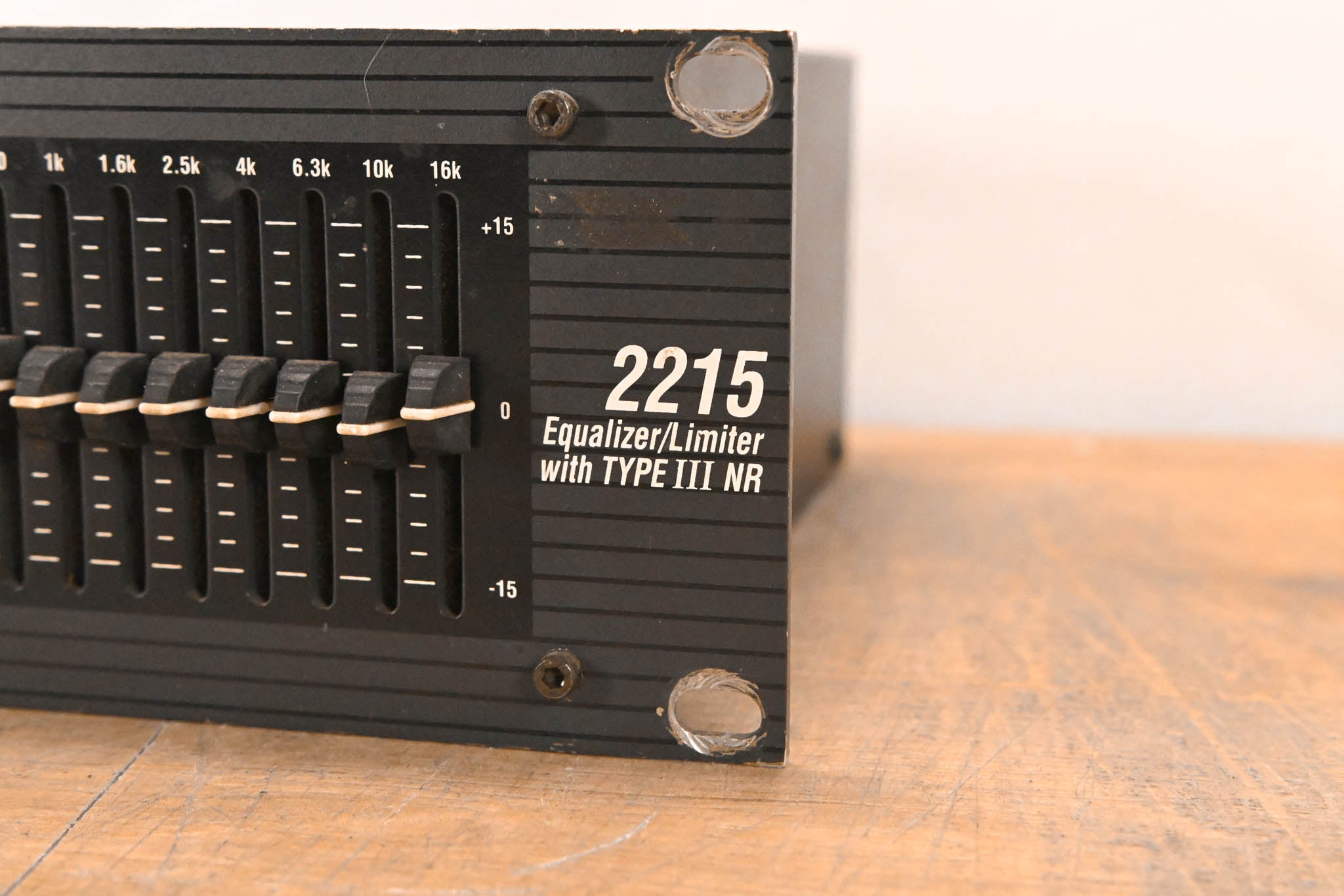 dbx 2215 Dual-Channel 15-Band Graphic Equalizer/Limiter w/ Type III NR