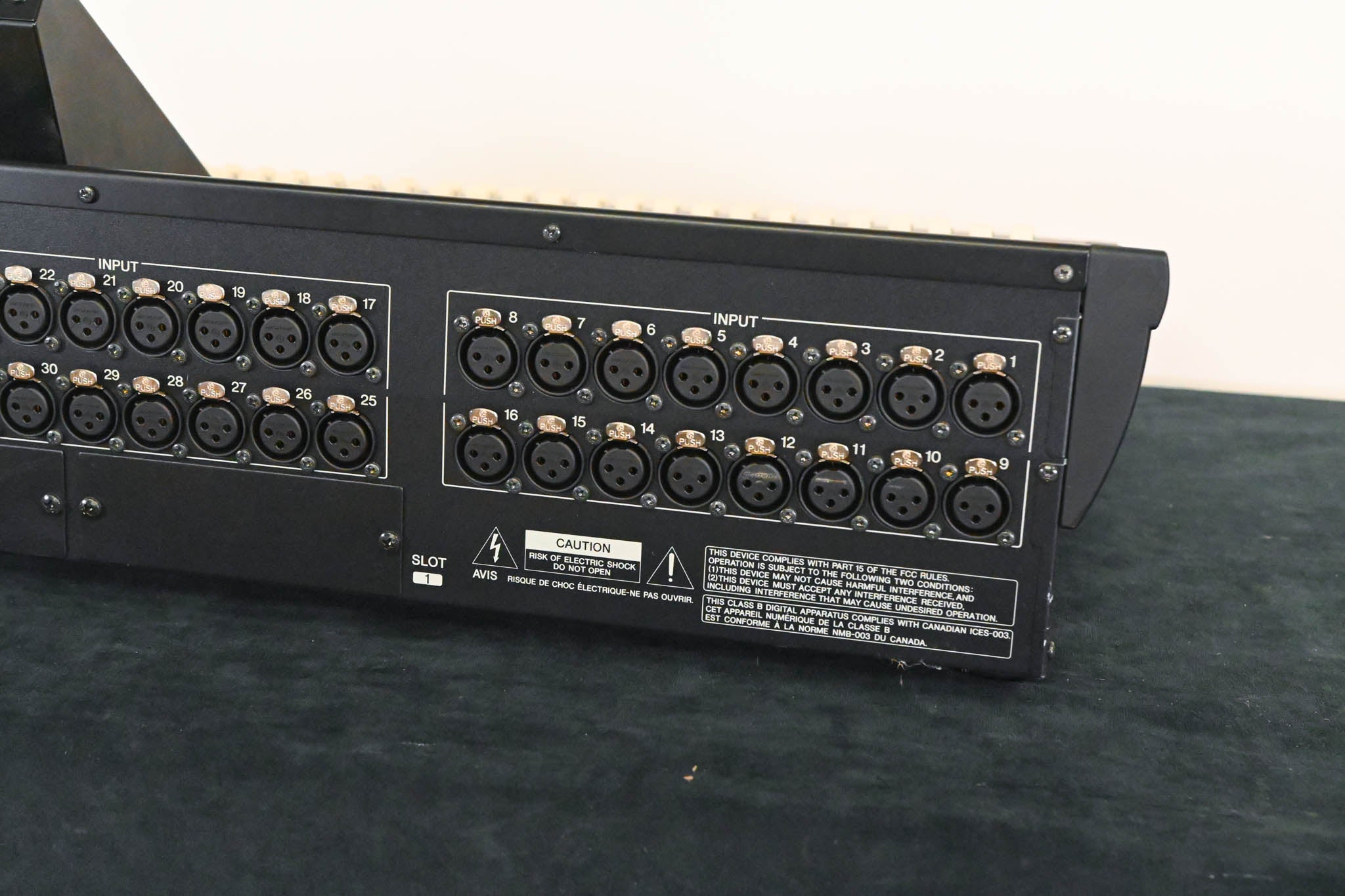 Yamaha LS9-32 32-Input Digital Mixing Console