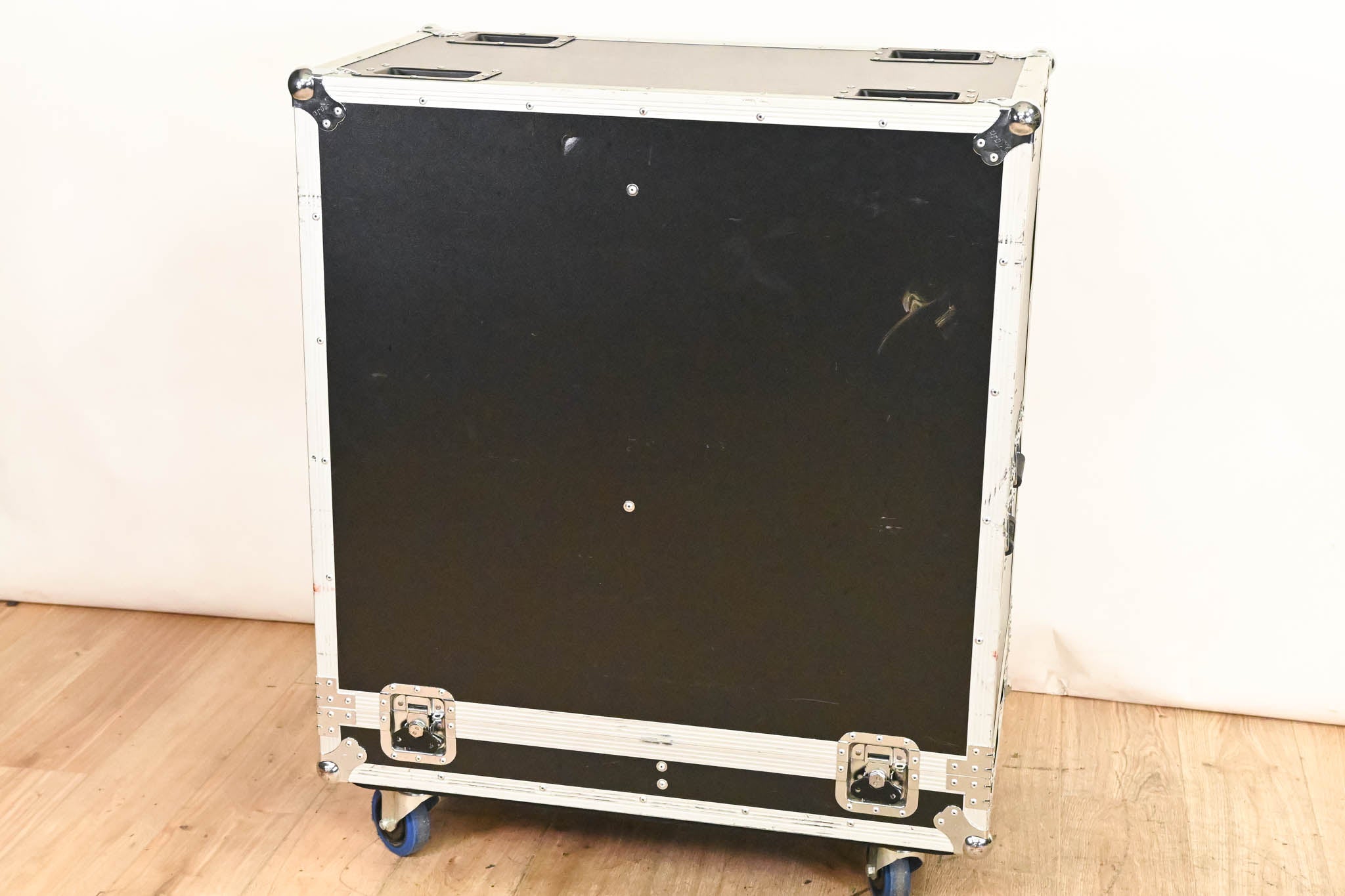 QSC KW152 Active 15" 2-Way Powered Speaker (PAIR) with Road Case