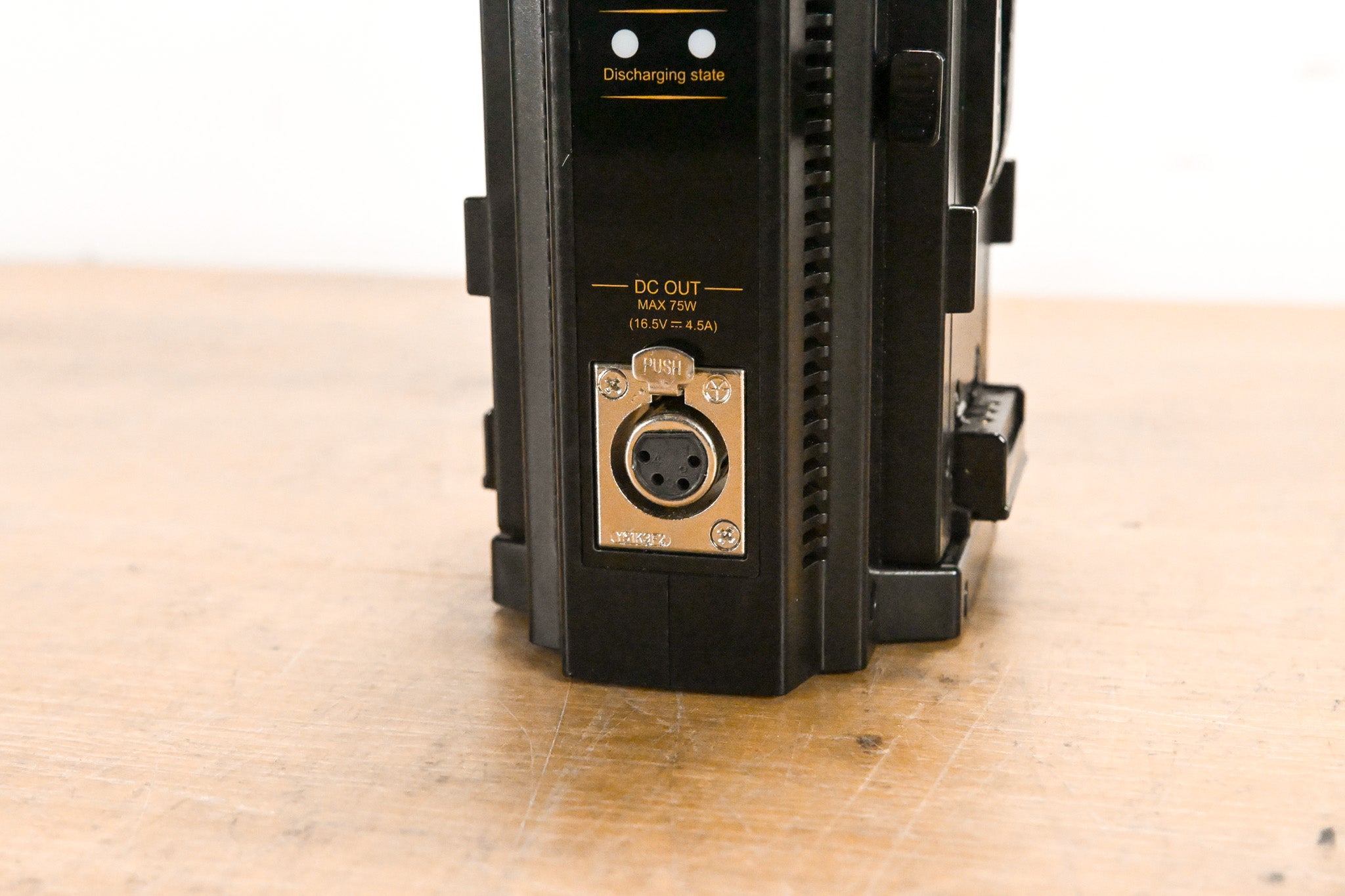 Neewer NW-BP-2CH Dual-Channel V-Mount/V Lock Battery Charger