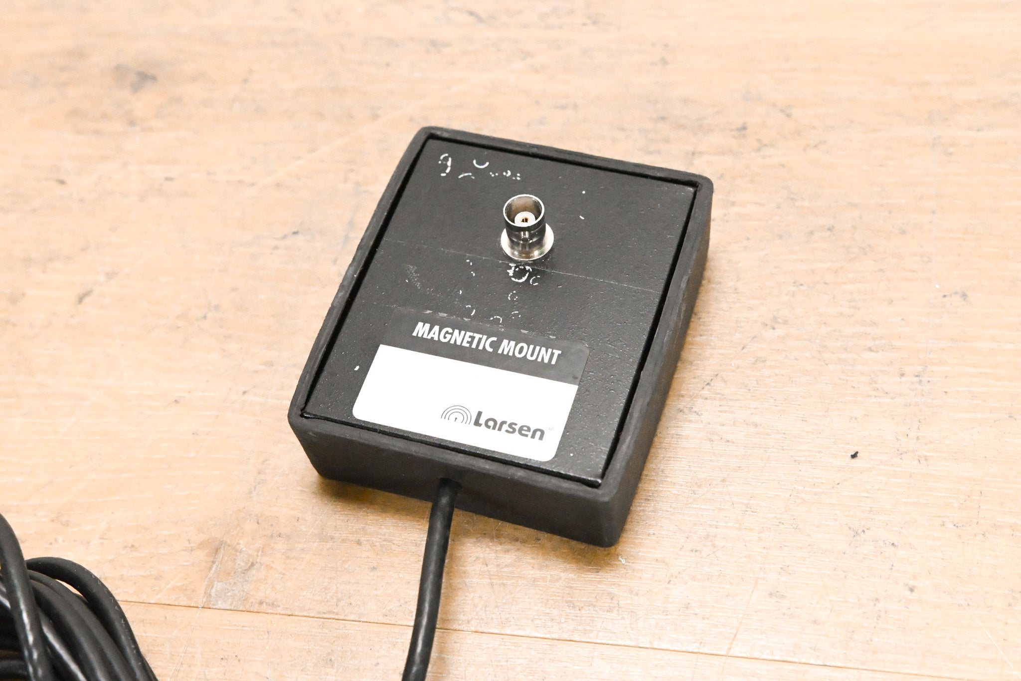 Larsen BNC-BNC Magnet Mount