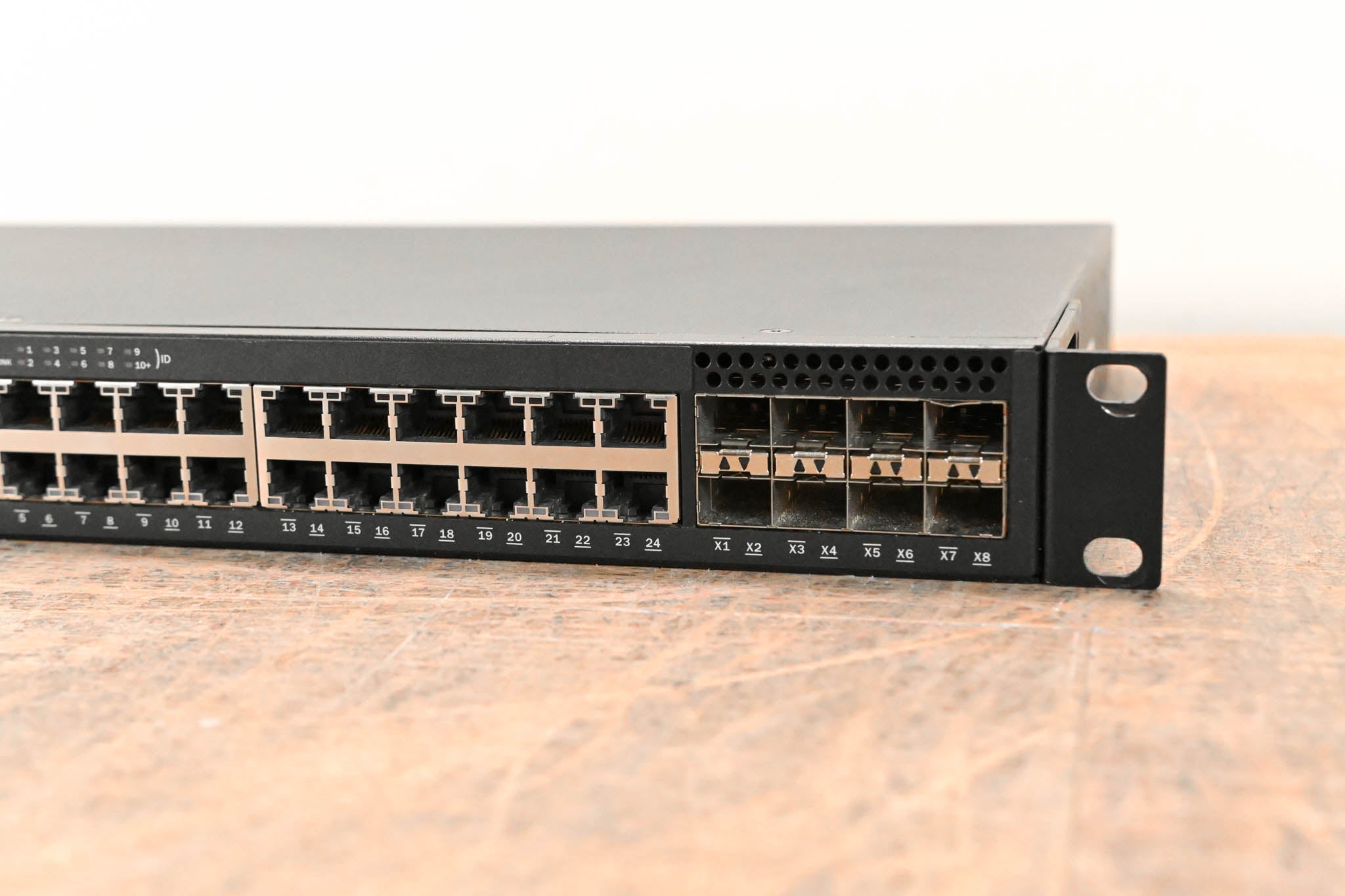 Brocade ICX 7250-24P-2X10G 10/100/1000 24-Port PoE+ Switch