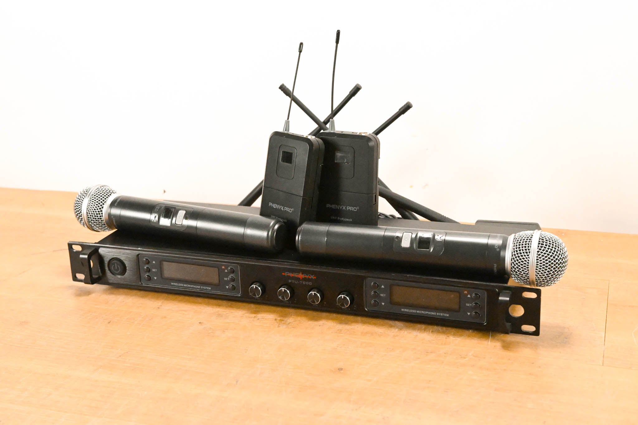 Phenyx Pro PTU-7000 Wireless System w/ 2x PWH7 Mics & 2x PWB7 Bodypacks