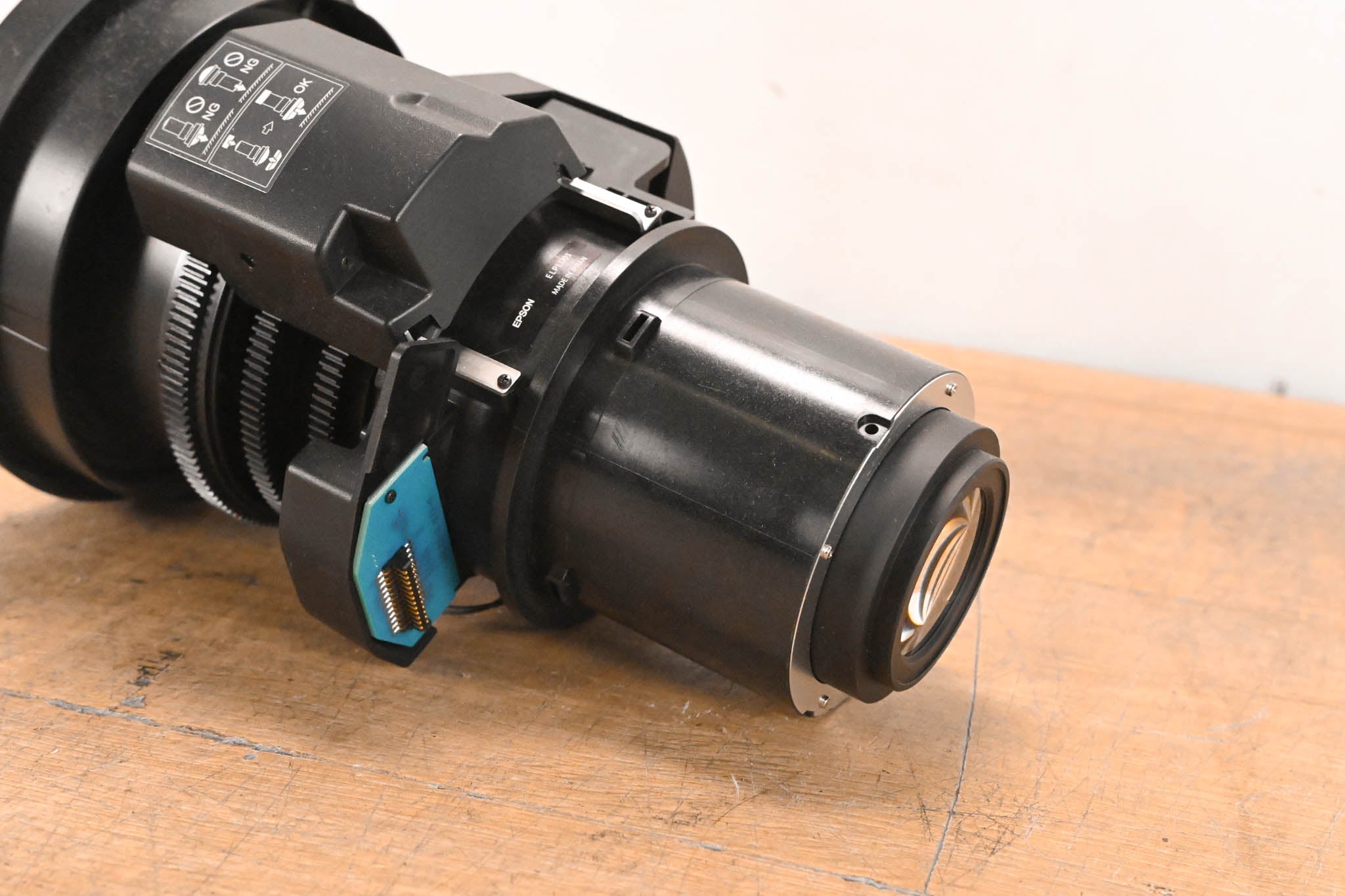 Epson ELPLU03 Wide Short Throw Zoom Lens #1