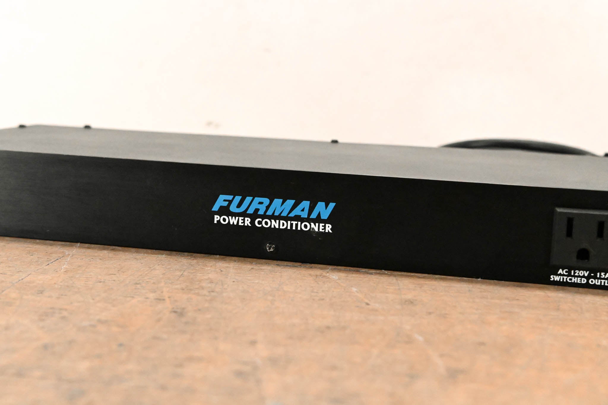 Furman M-8 8-Outlet Power Conditioner