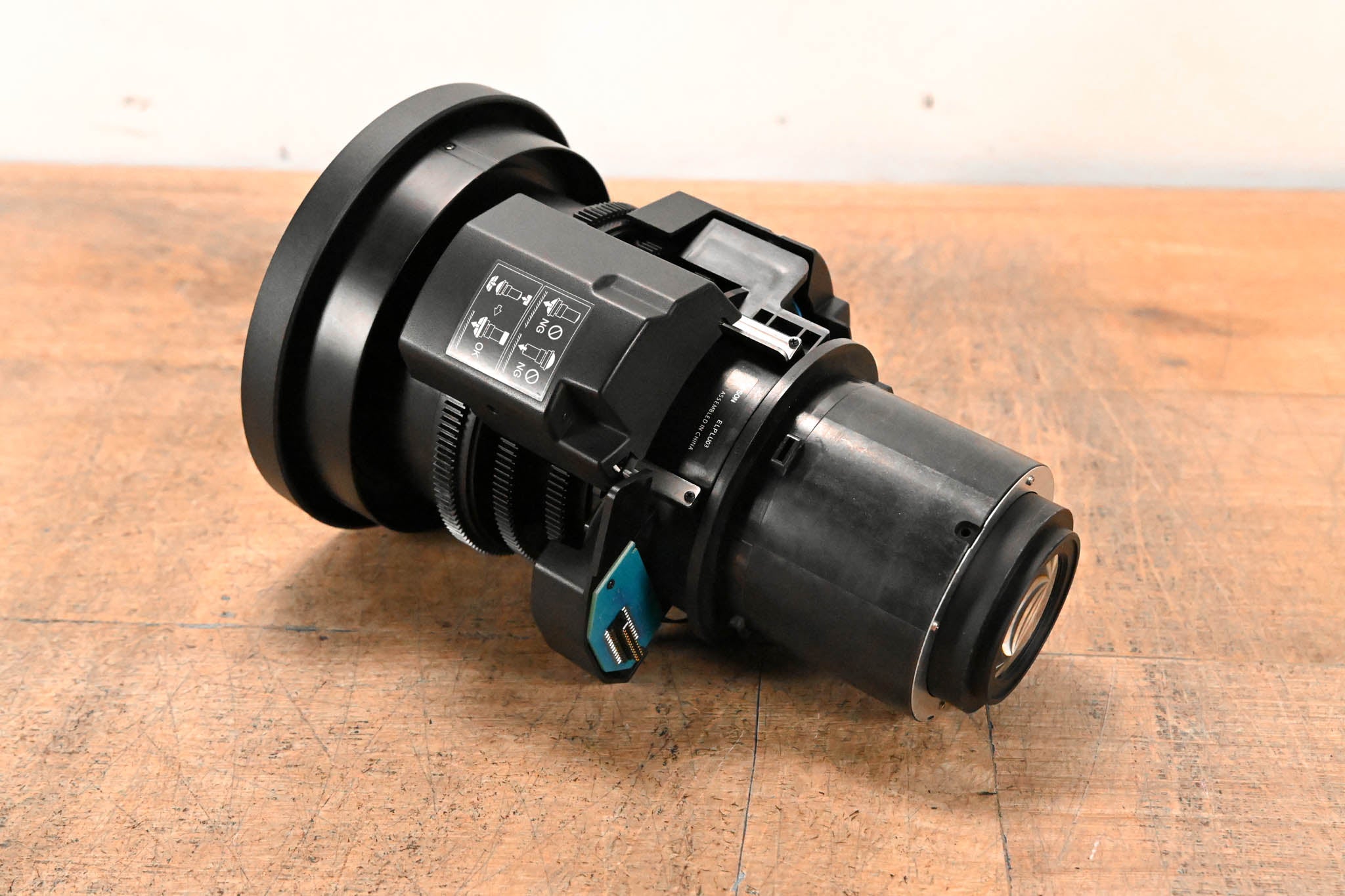 Epson ELPLU03 Wide Short Throw Zoom Lens #1