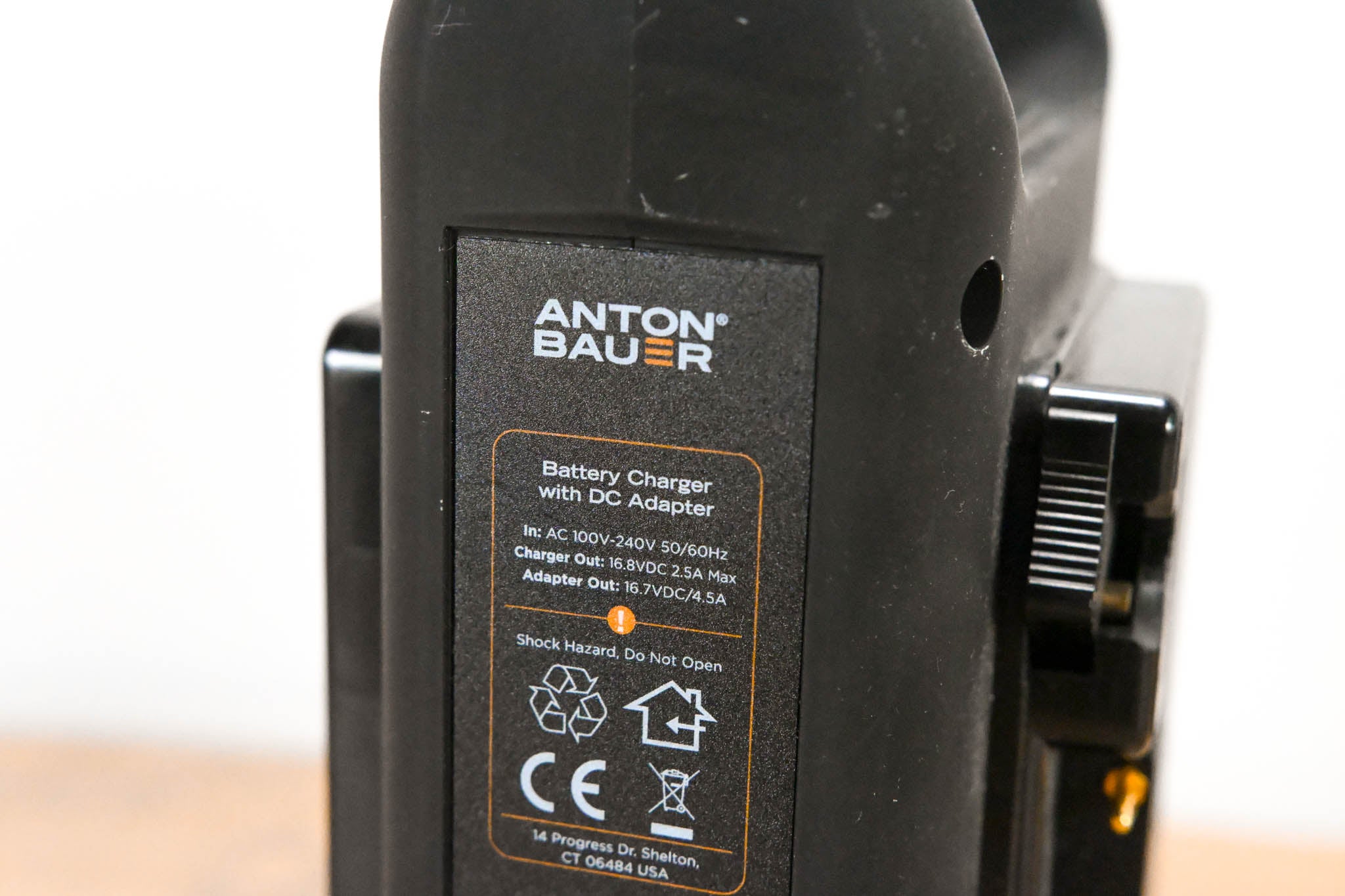 Anton Bauer GM2 Dual-Bay Charger with 4-Pin XLR Output (Gold Mount)