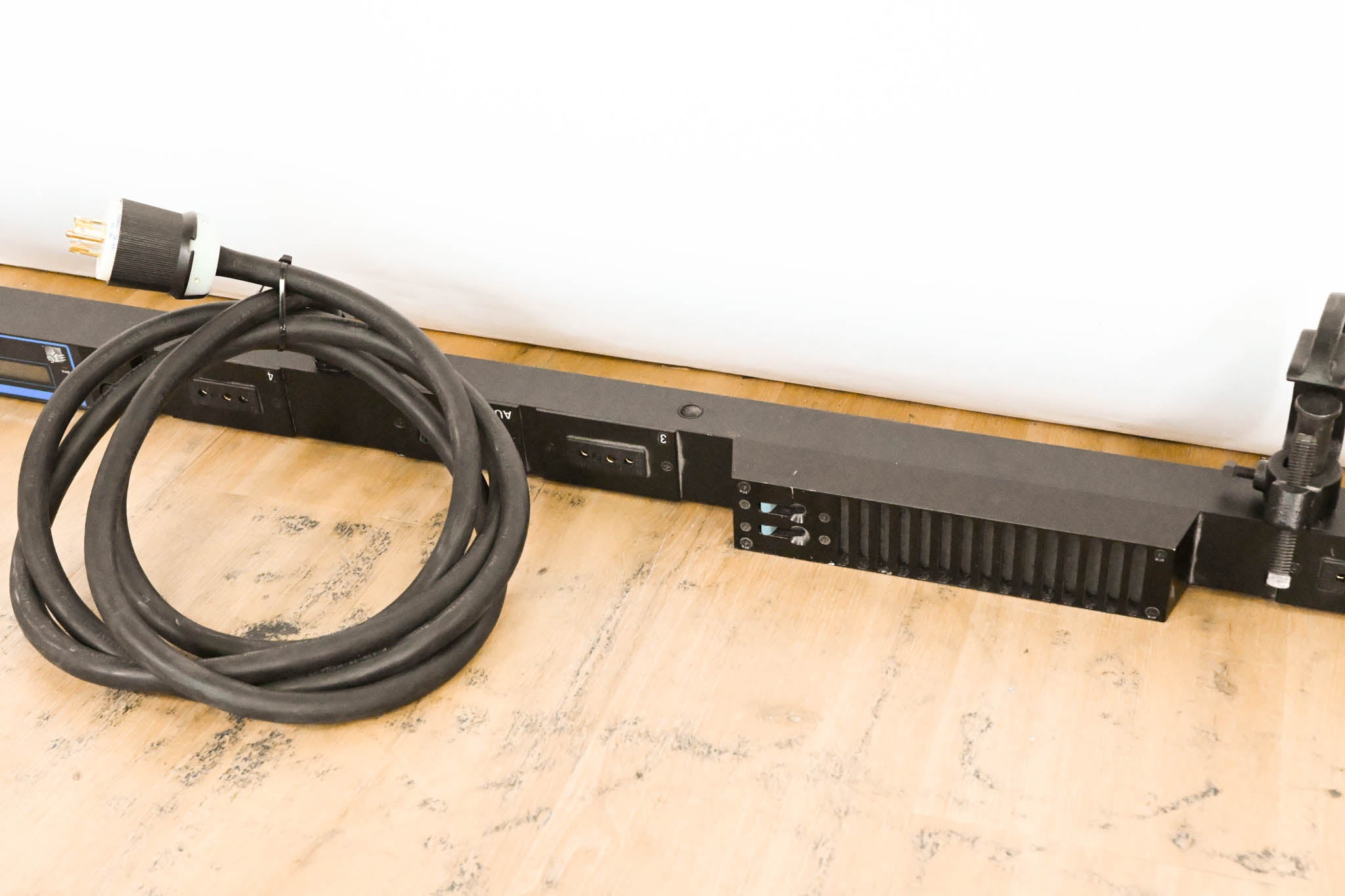 ETC SB6-10M 6 x 10A (1200W) SmartBar with Stage Pin Connectors