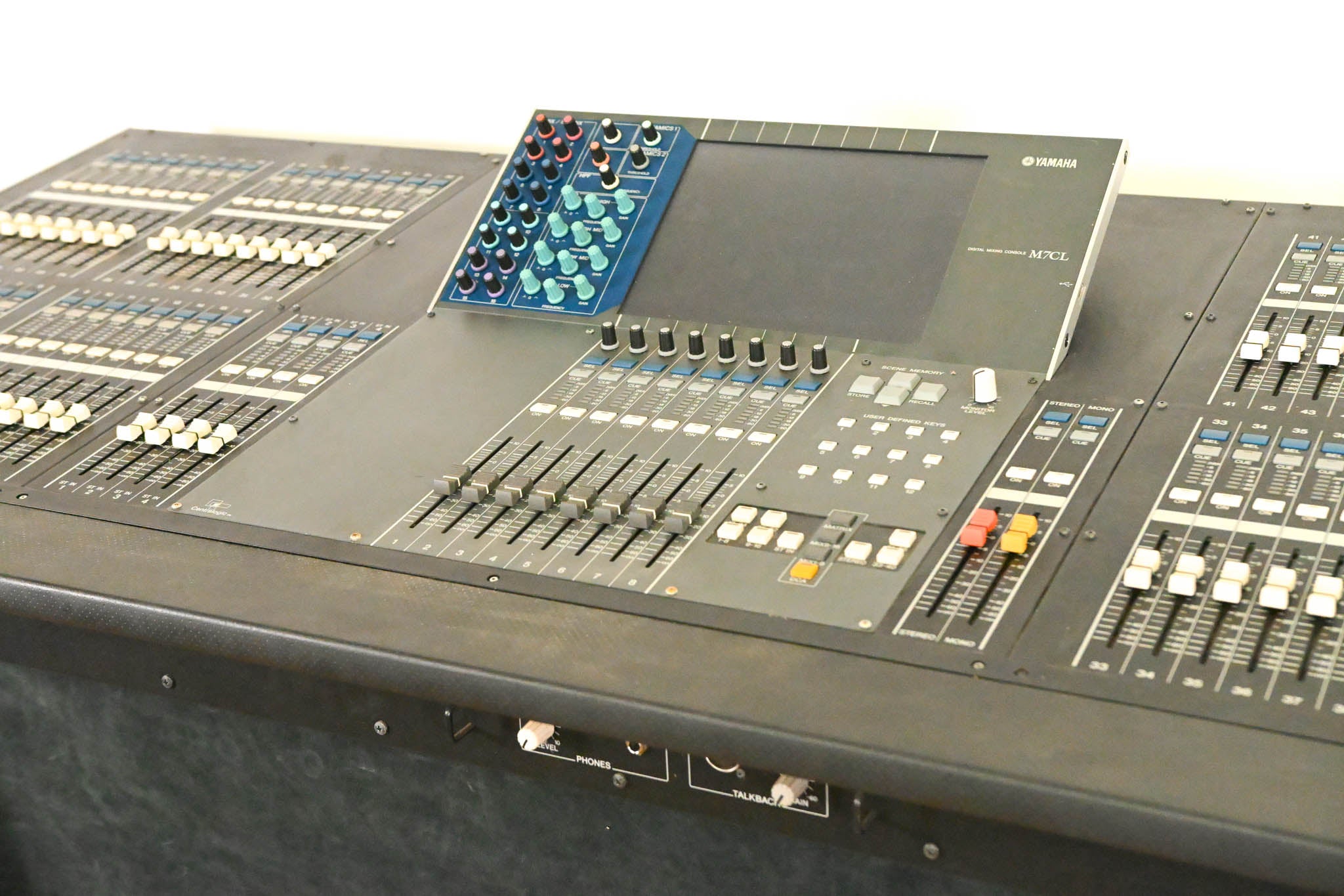 Yamaha M7CL-48 48-Channel Digital Audio Mixing Console