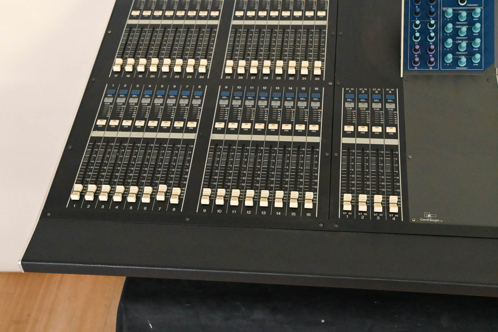 Yamaha M7CL-48 48-Channel Digital Audio Mixing Console