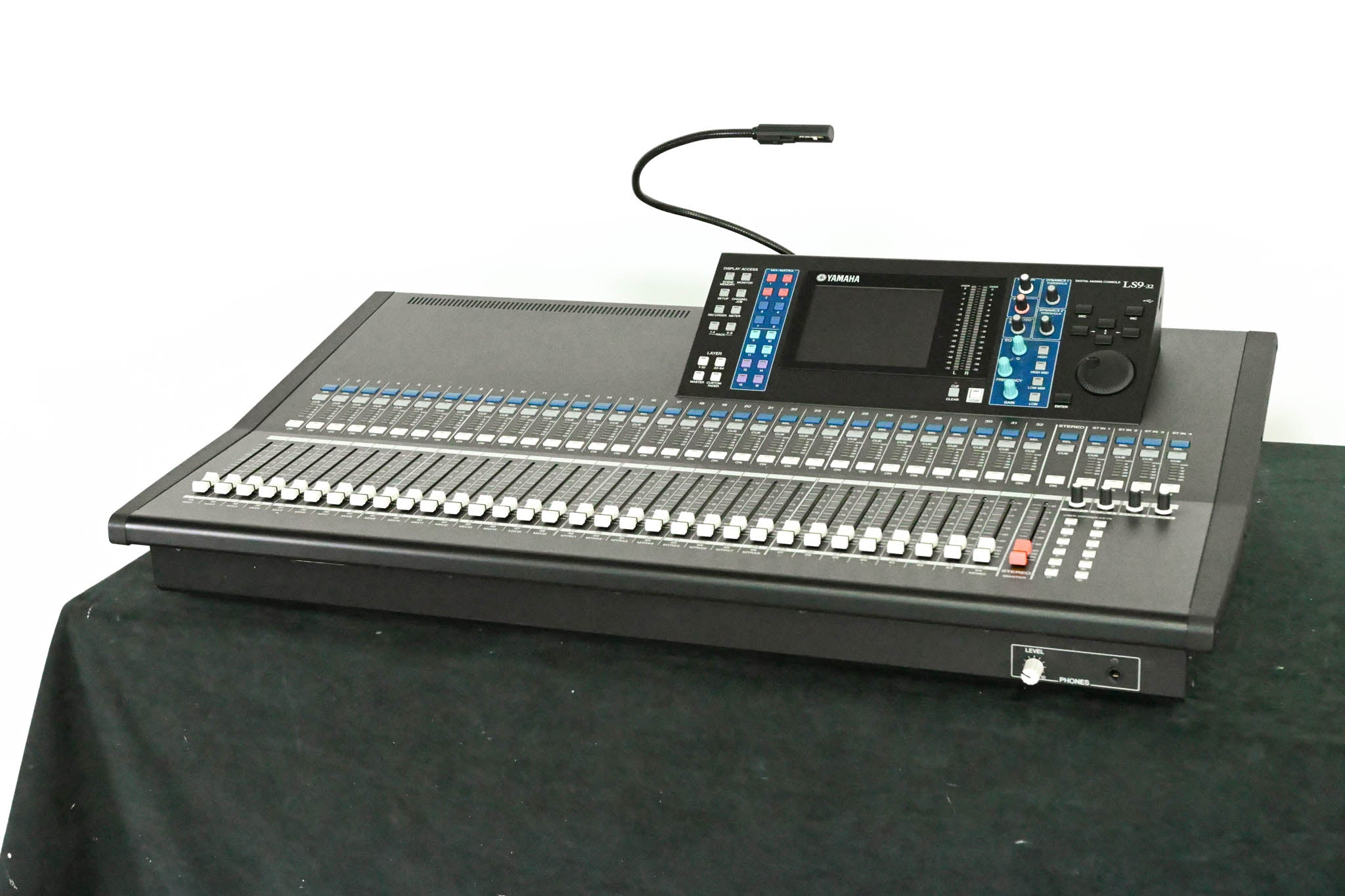 Yamaha LS9-32 32-Input Digital Mixing Console