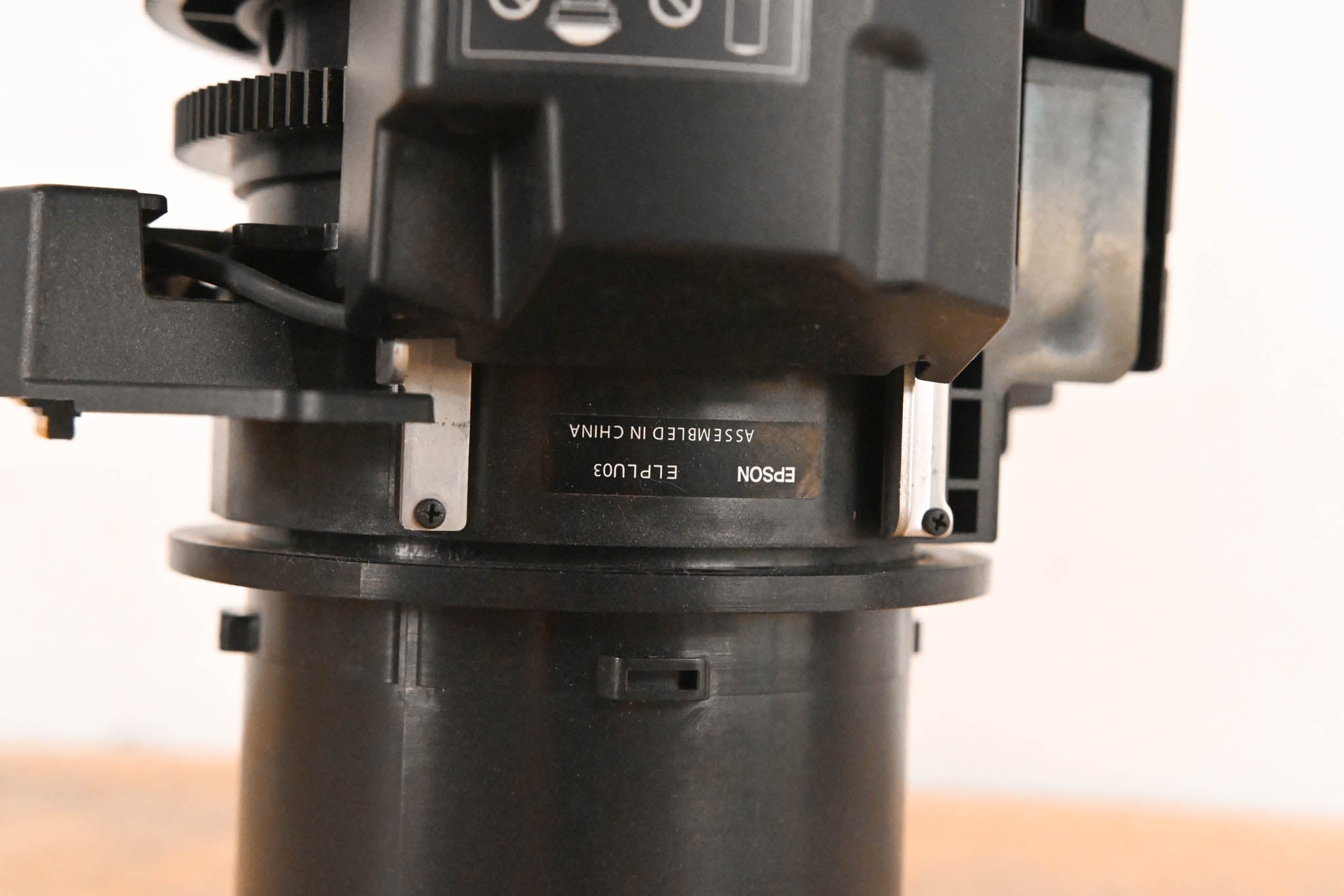 Epson ELPLU03 Wide Short Throw Zoom Lens #1