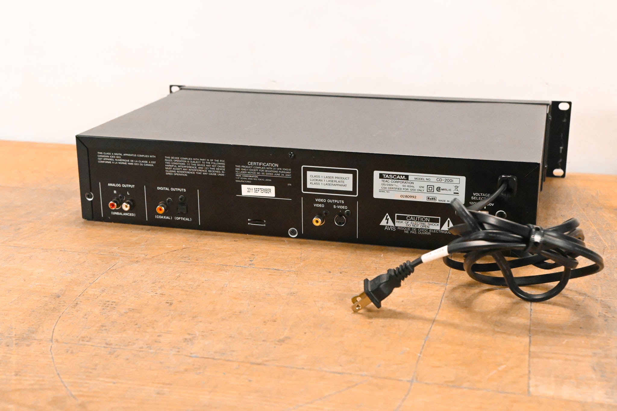 TASCAM CD-200i Rackmountable CD Player with iPod Dock