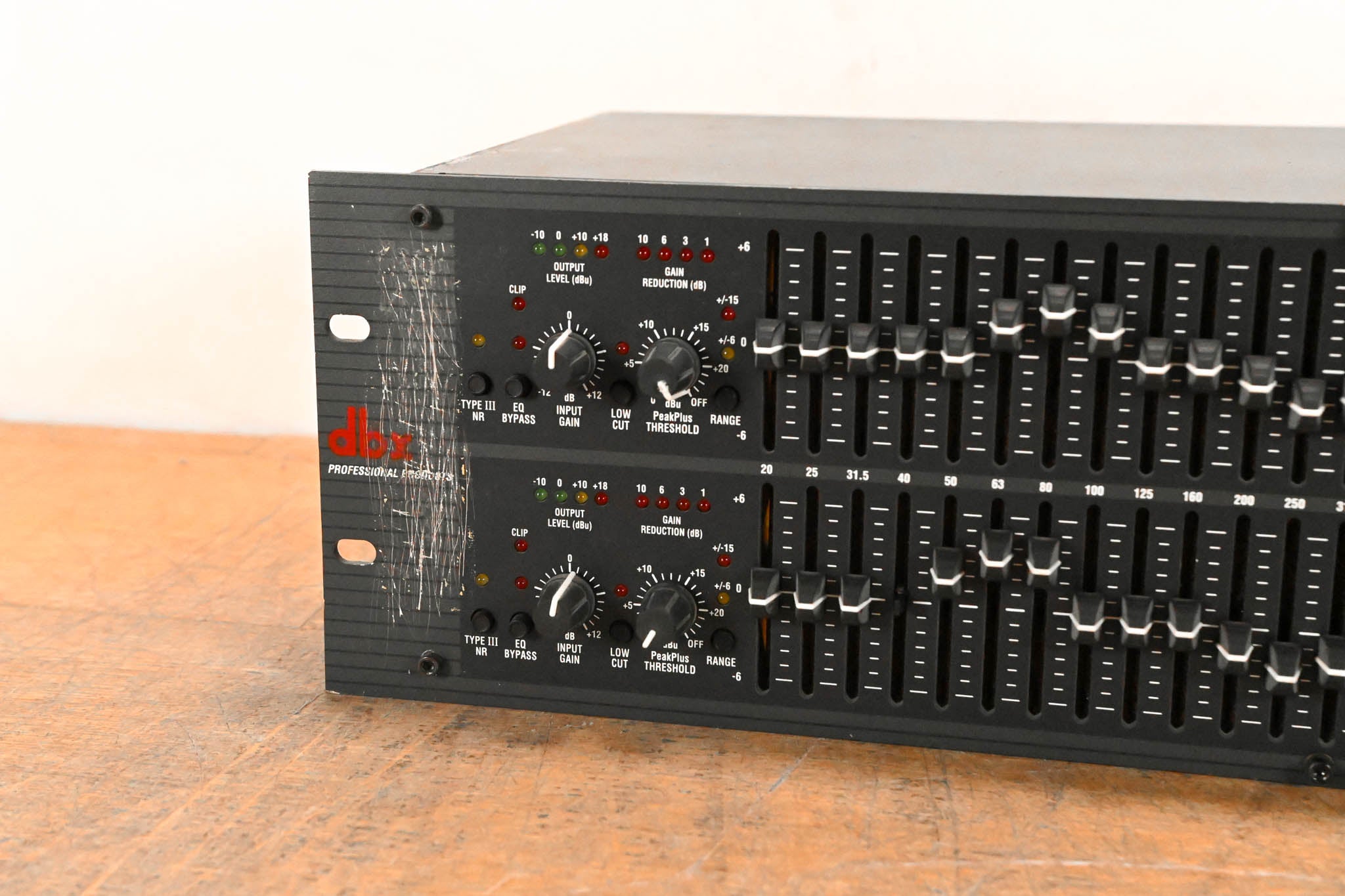 dbx 2231 Dual-Channel 31-Band Graphic Equalizer/Limiter