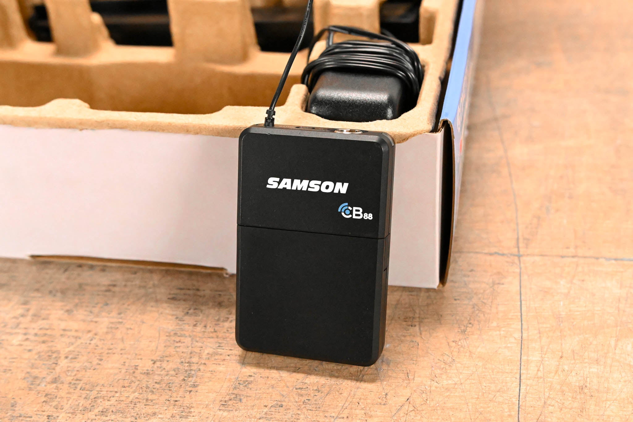 Samson Concert 88x Earset Wireless System with Microphone - 470-494 MHz
