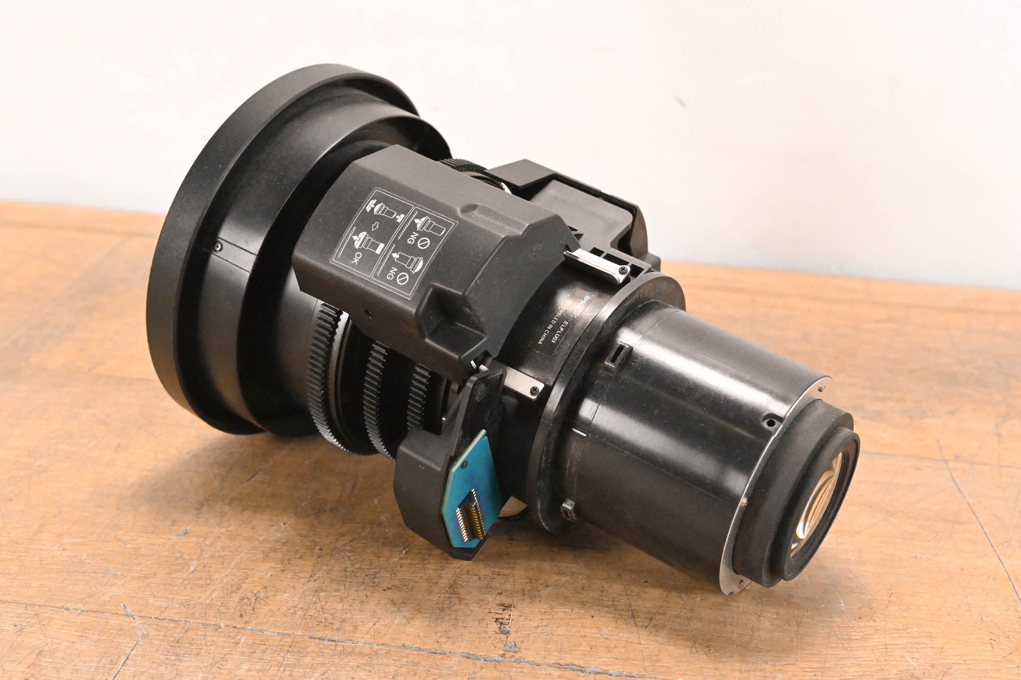 Epson ELPLU03 Wide Short Throw Zoom Lens #1