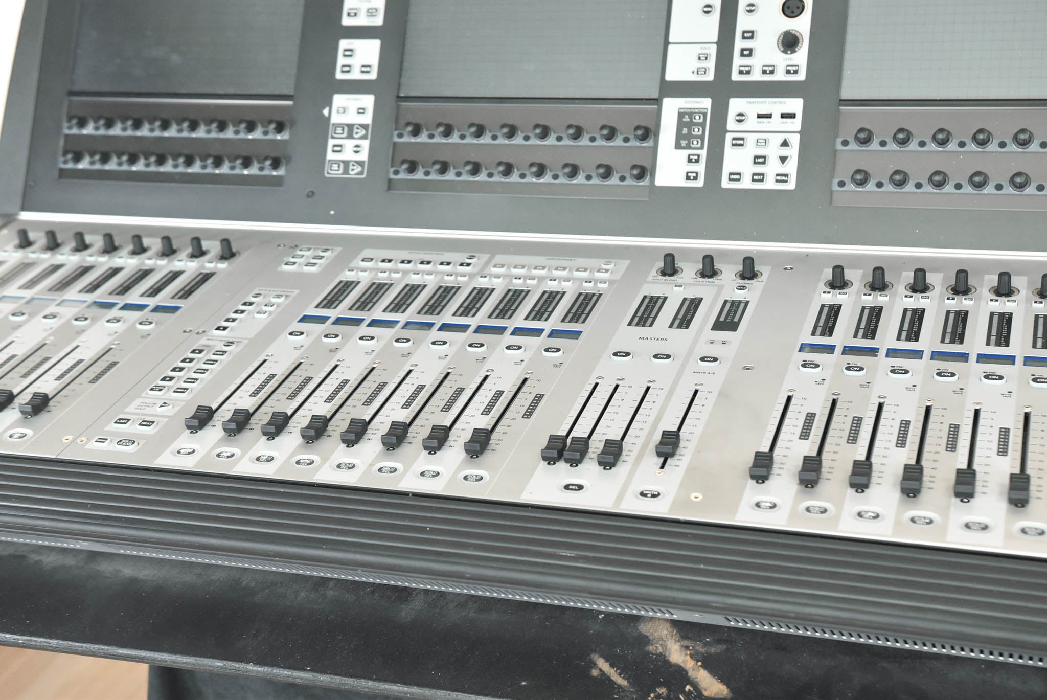 Soundcraft Vi2000 Live Digital Mixing System with Stage Rack