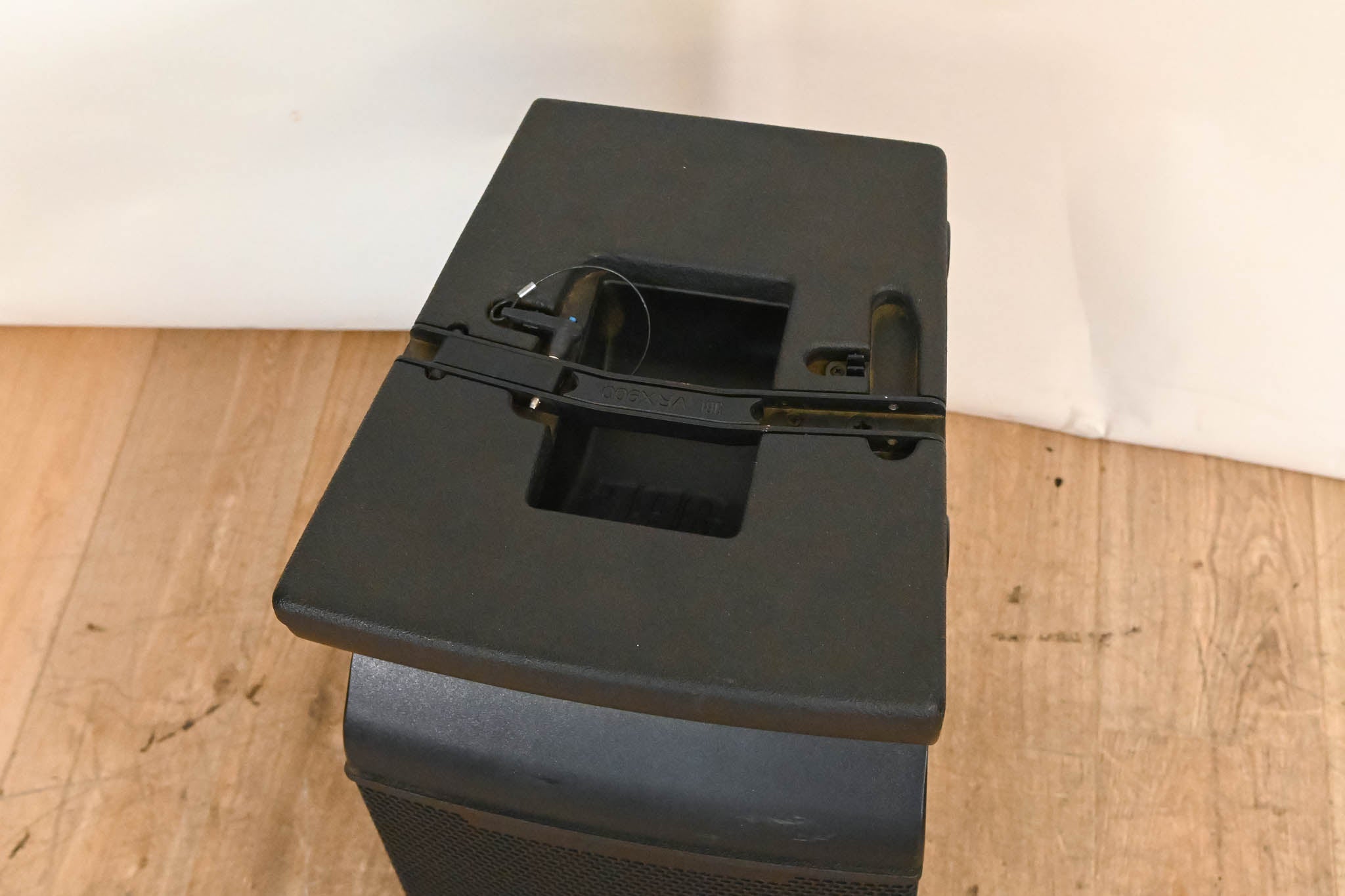 JBL VRX932LA-1 12" Two-Way Line Array Loudspeaker System