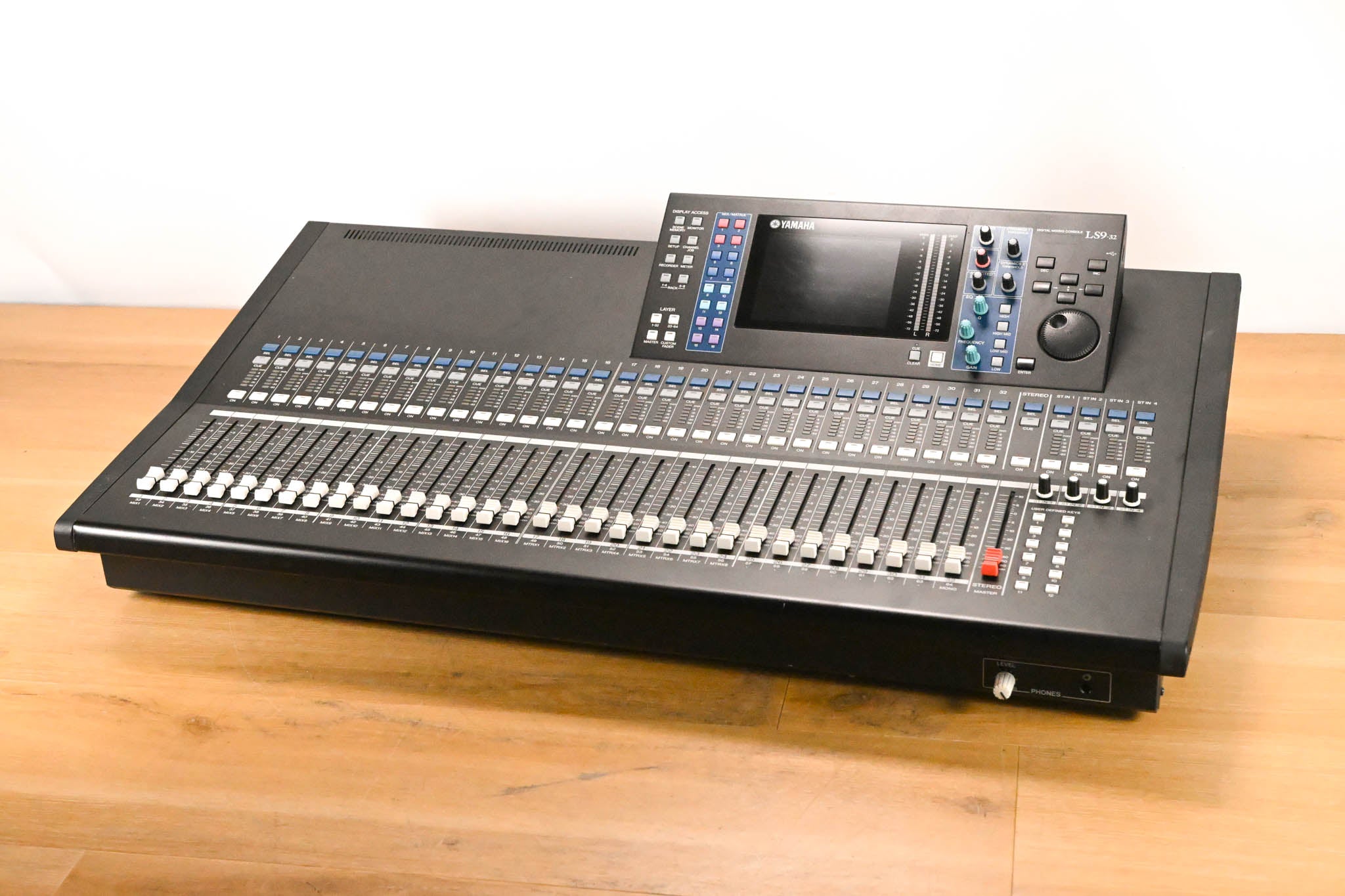 Yamaha LS9-32 32-Input Digital Mixing Console