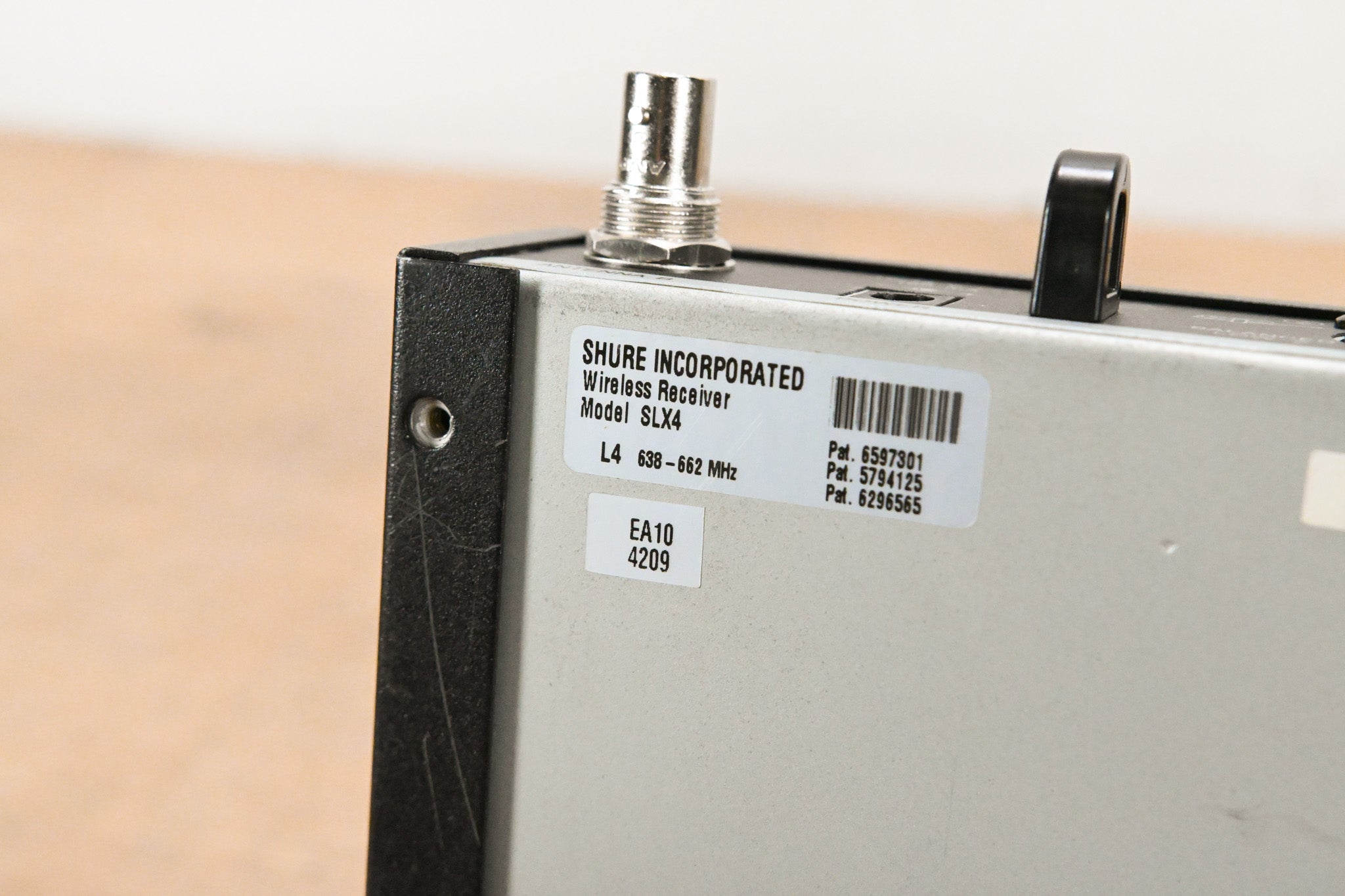Shure SLX4 Wireless Receiver - L4 Band: 638-662 MHz (NO POWER SUPPLY)