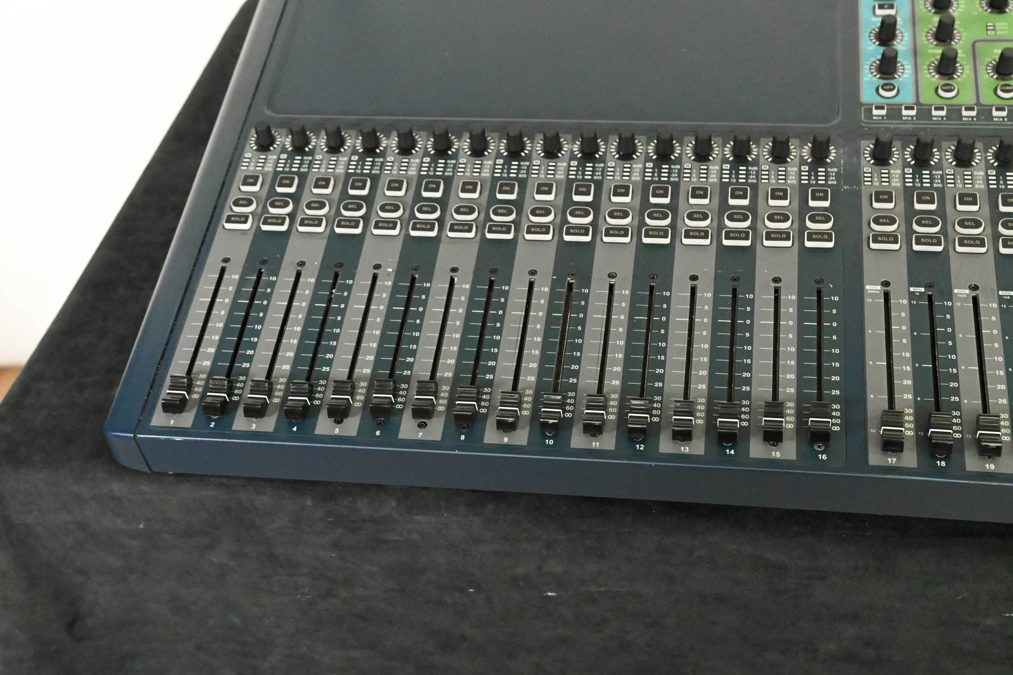 Soundcraft Si Expression 3 32-Channel Digital Mixer
