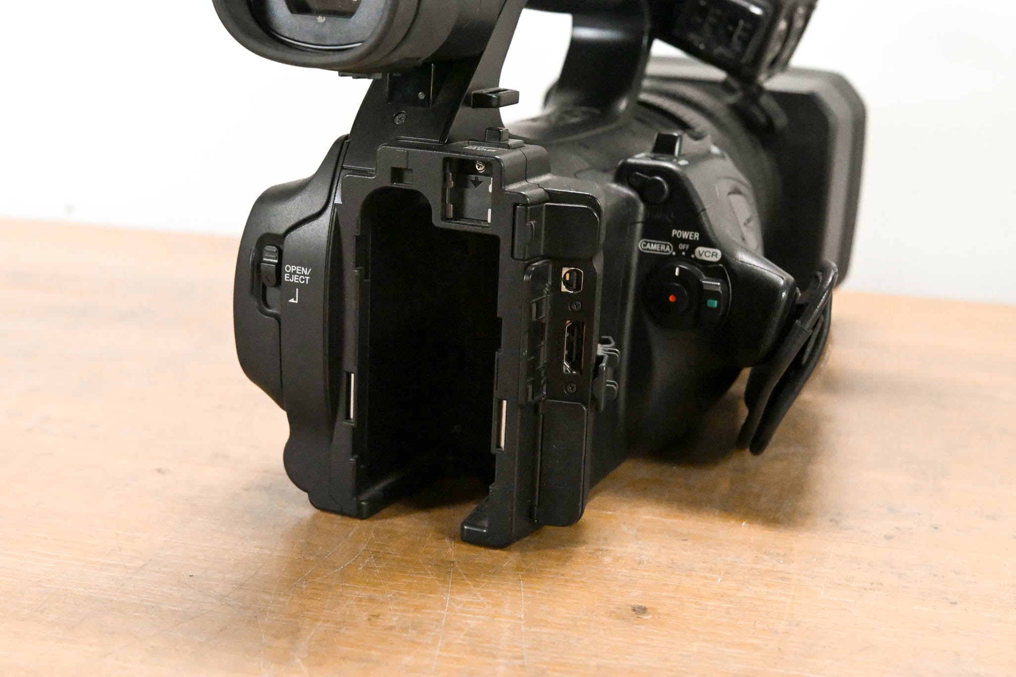 Sony HVR-Z5U Professional 1/3" 3-CMOS HDV Camcorder
