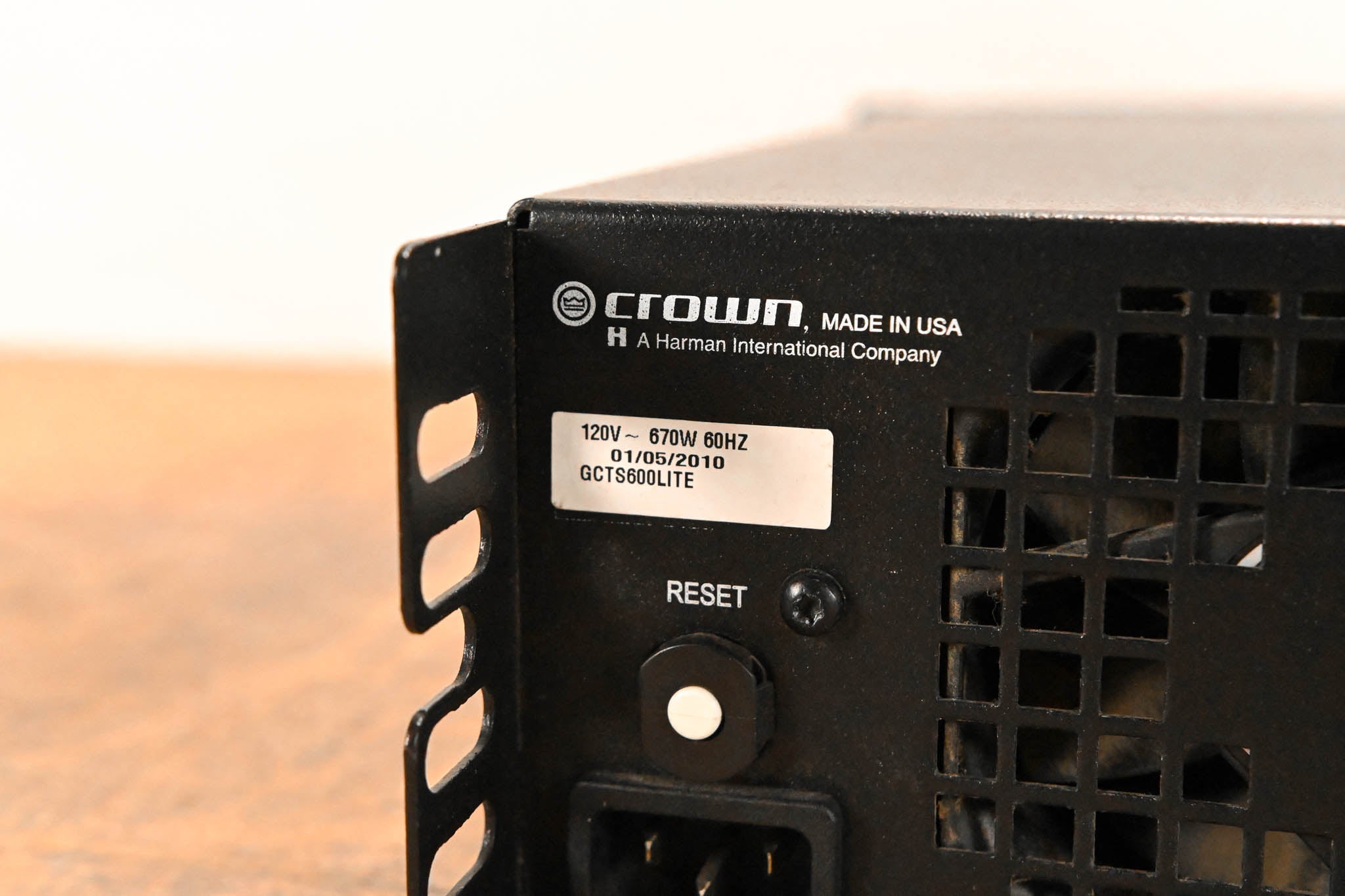 Crown CTs 600 Two-Channel 300W Power Amplifier