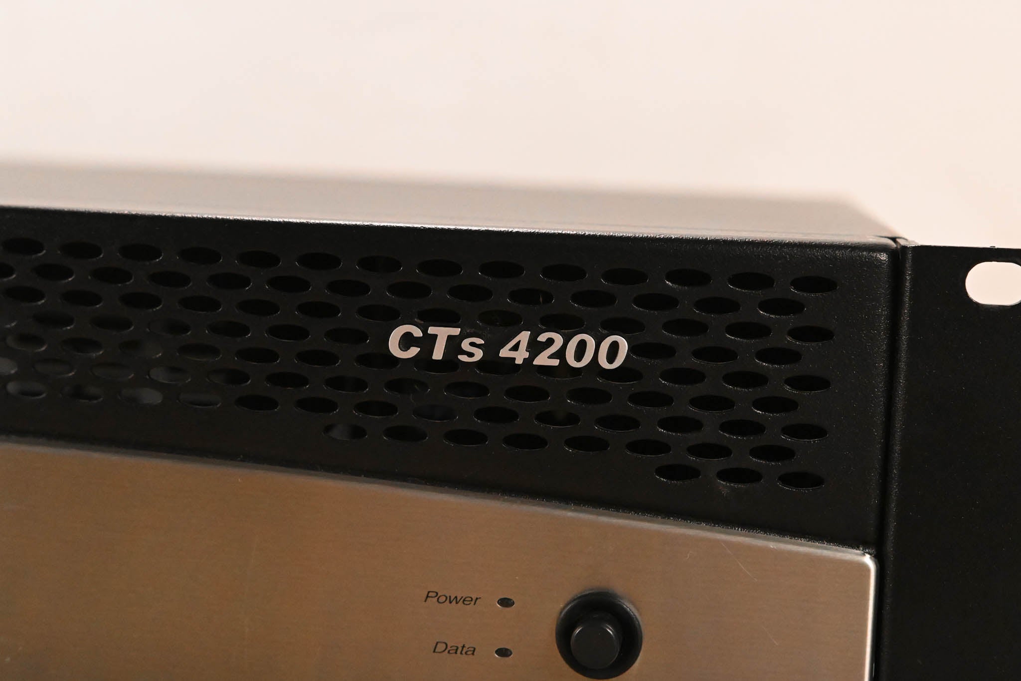 Crown CTs 4200 Four-Channel, 260W Power Amplifier