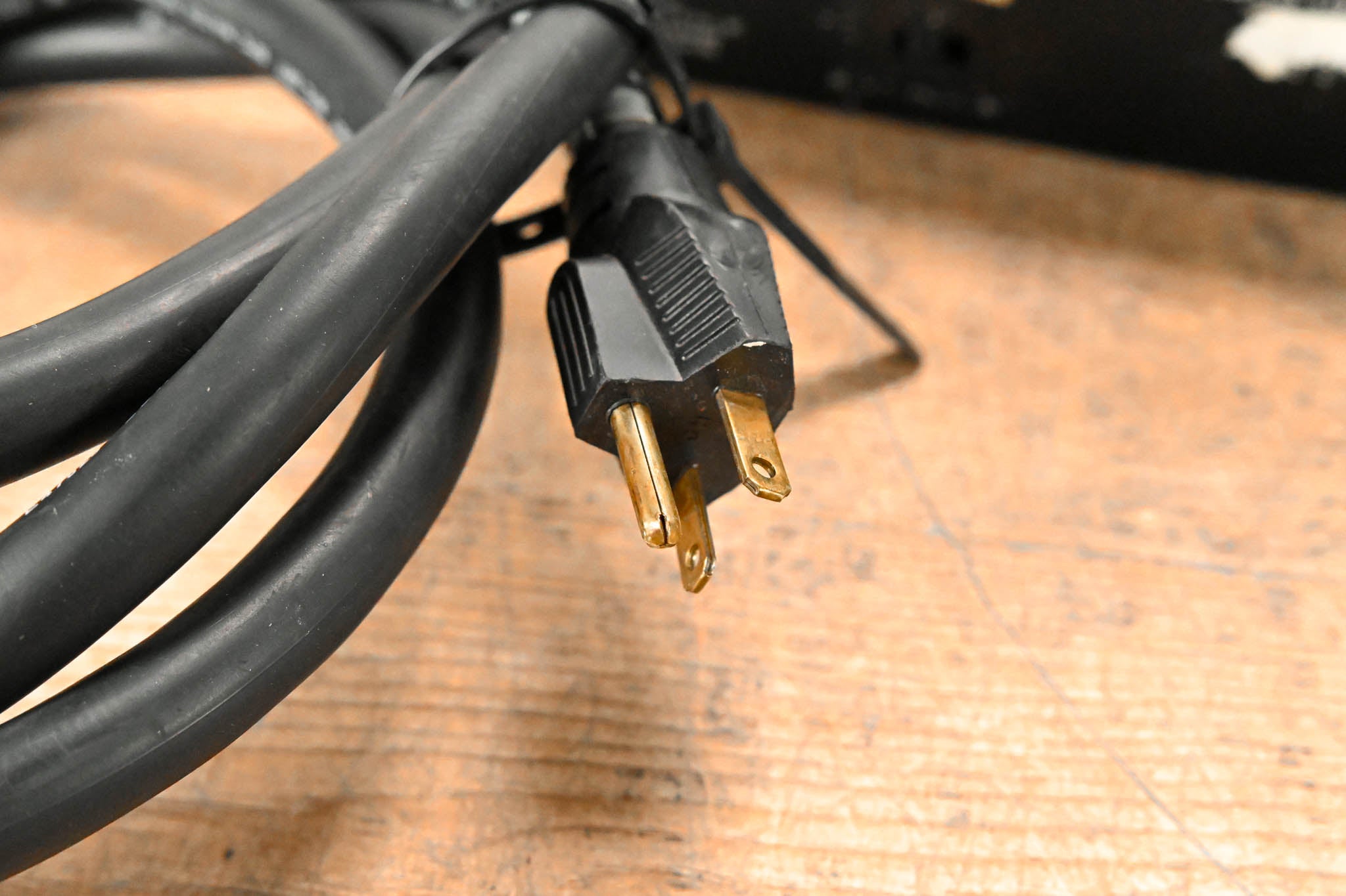 Crown Macro-Tech 2402 2-Channel Power Amplifier