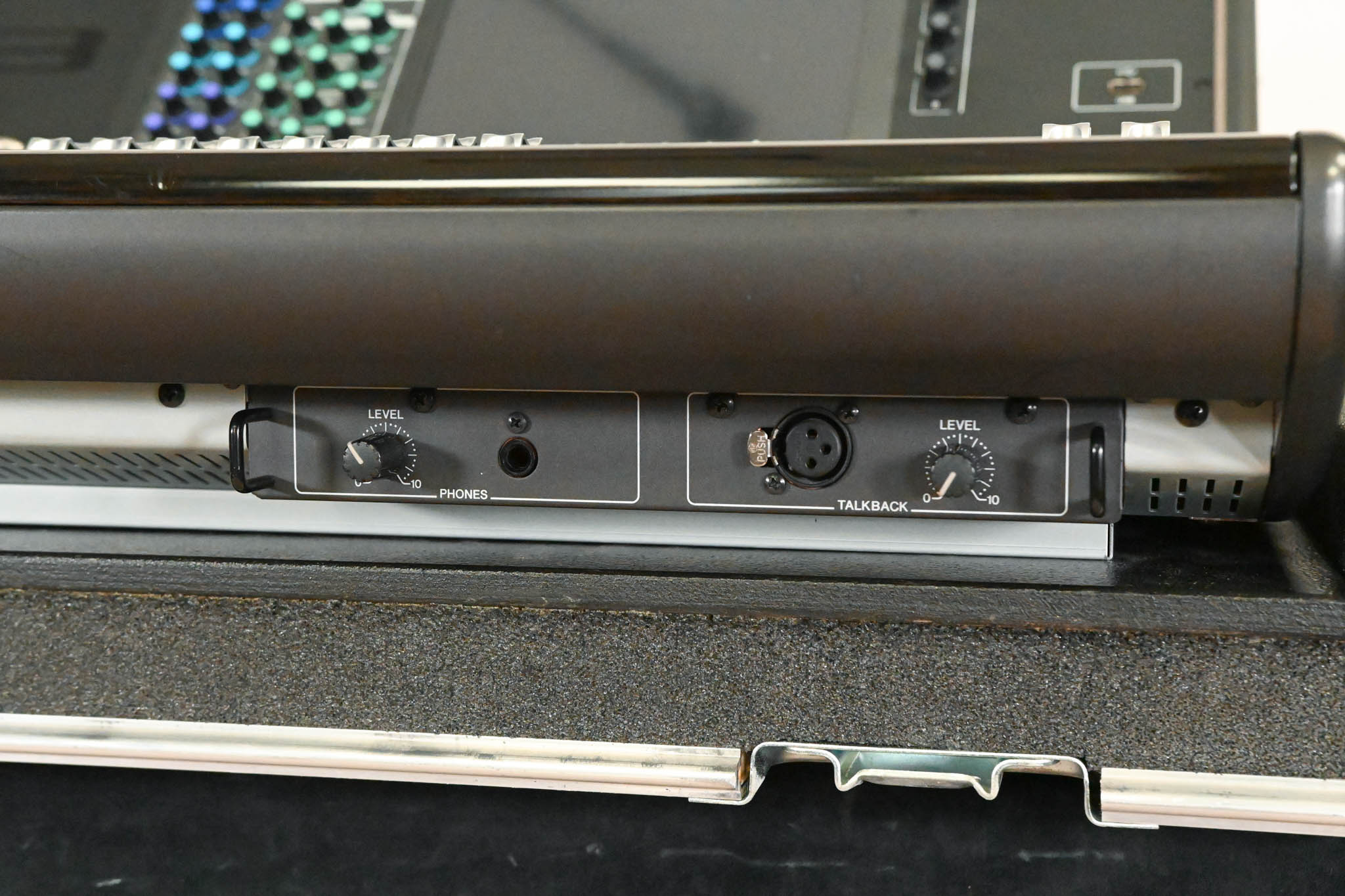 Yamaha CL3 Digital Audio Mixing Console with Road Case