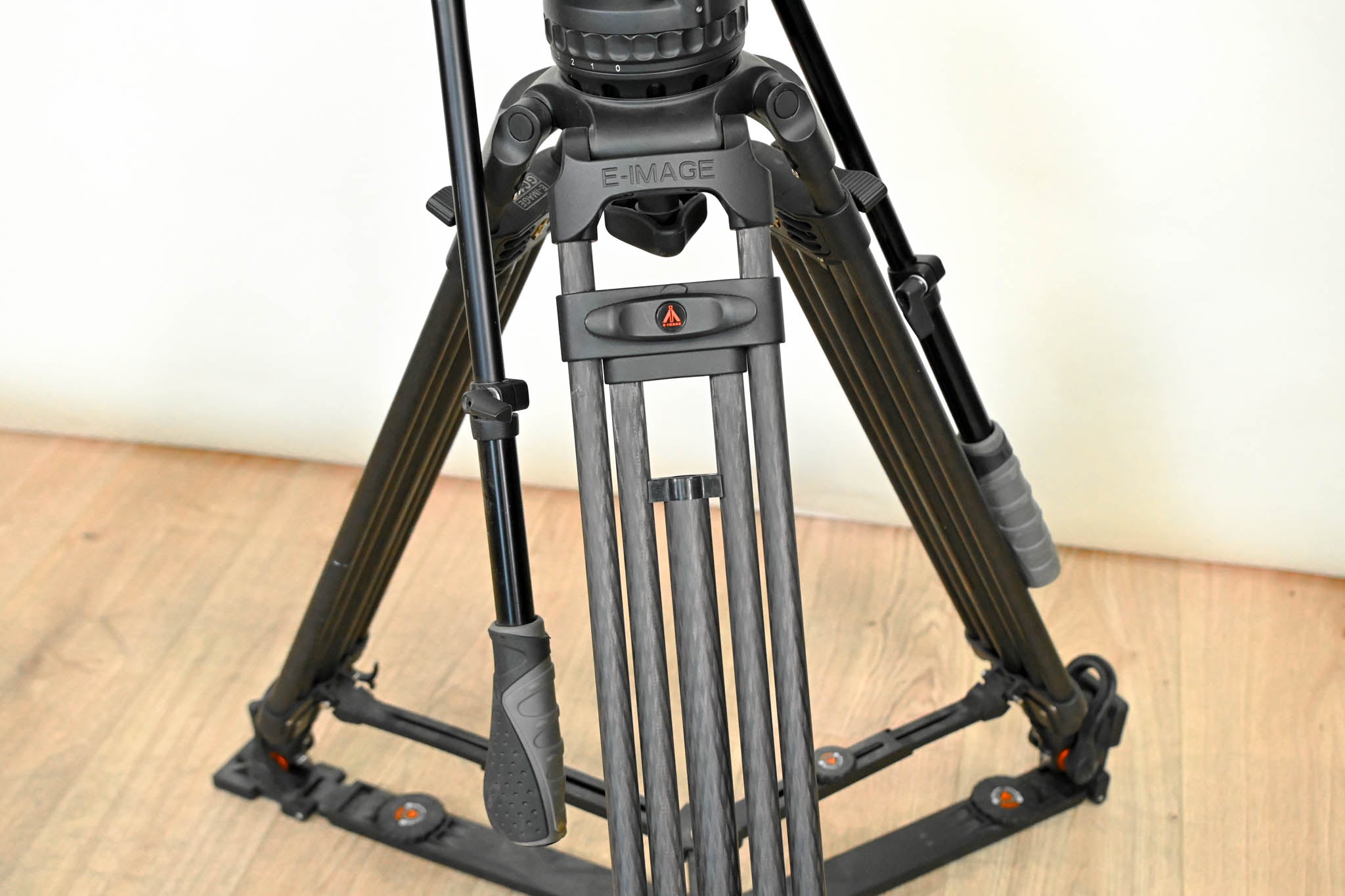 E-Image GH15 Fluid Head with GC102 2-Stage Carbon Fiber Tripod