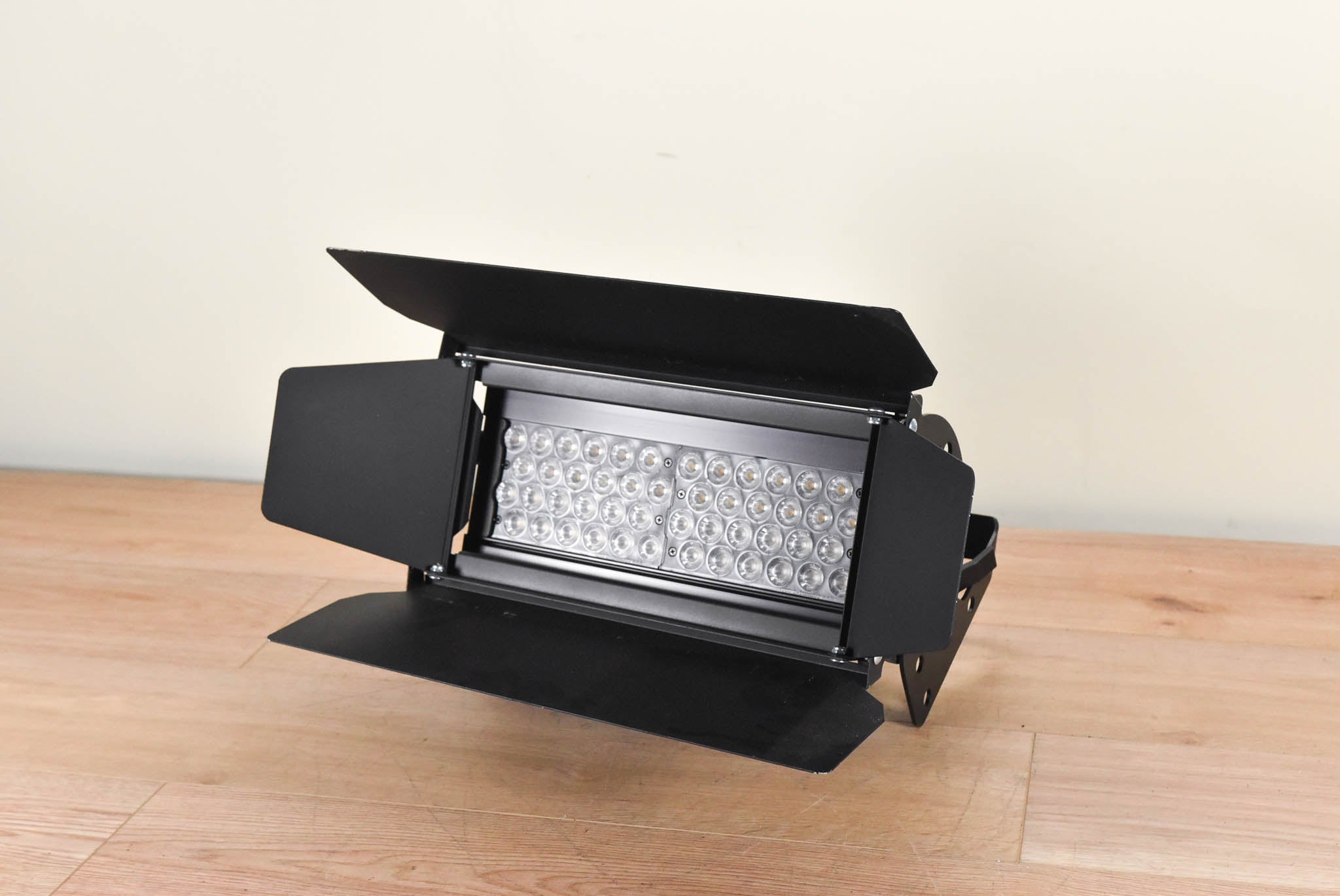 Chroma-Q Studio Force T 12 Tungsten White LED Fixture