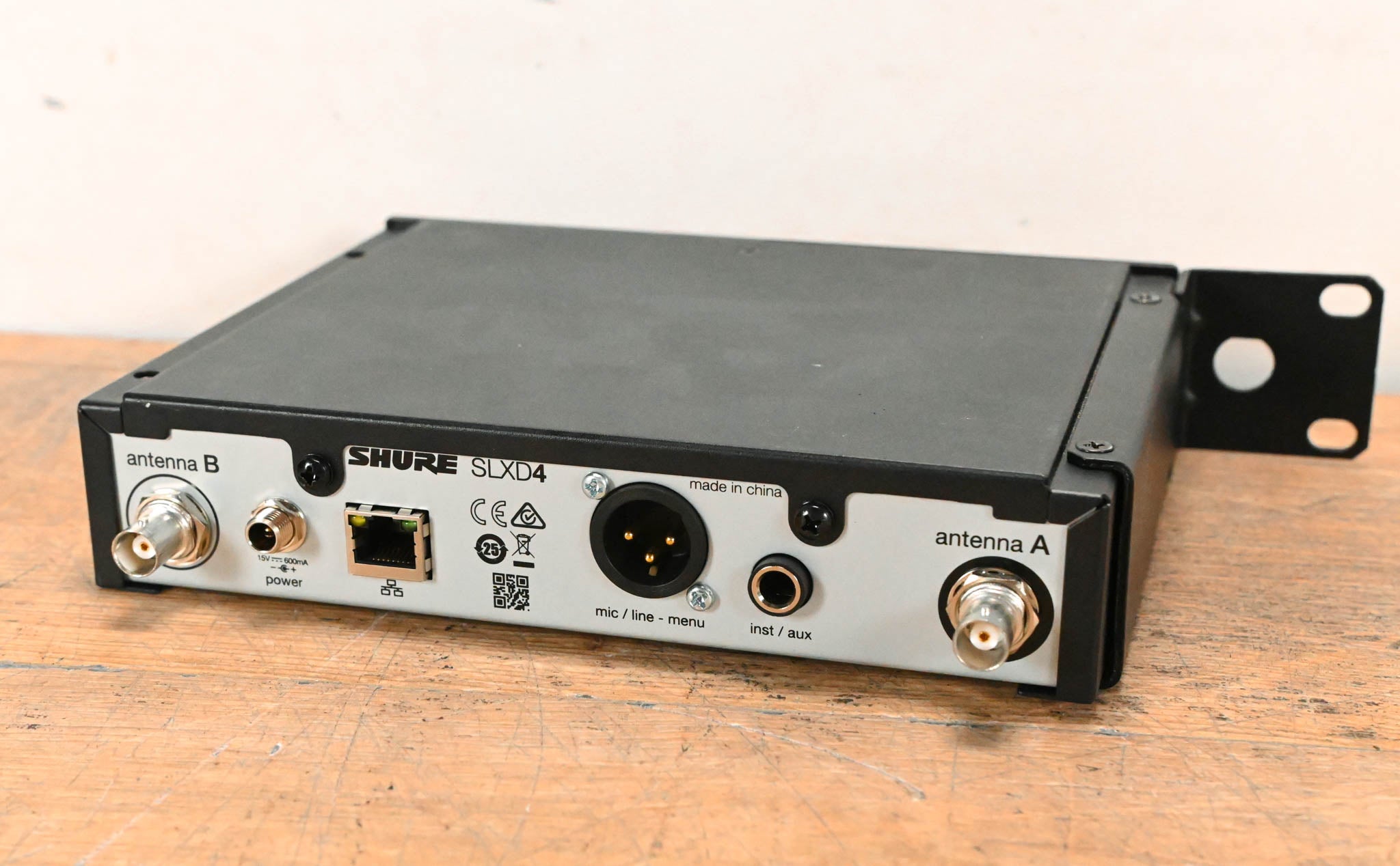 Shure SLXD4 Wireless Receiver - J52 Band: 558-602 / 614-616 MHz (NO PSU)