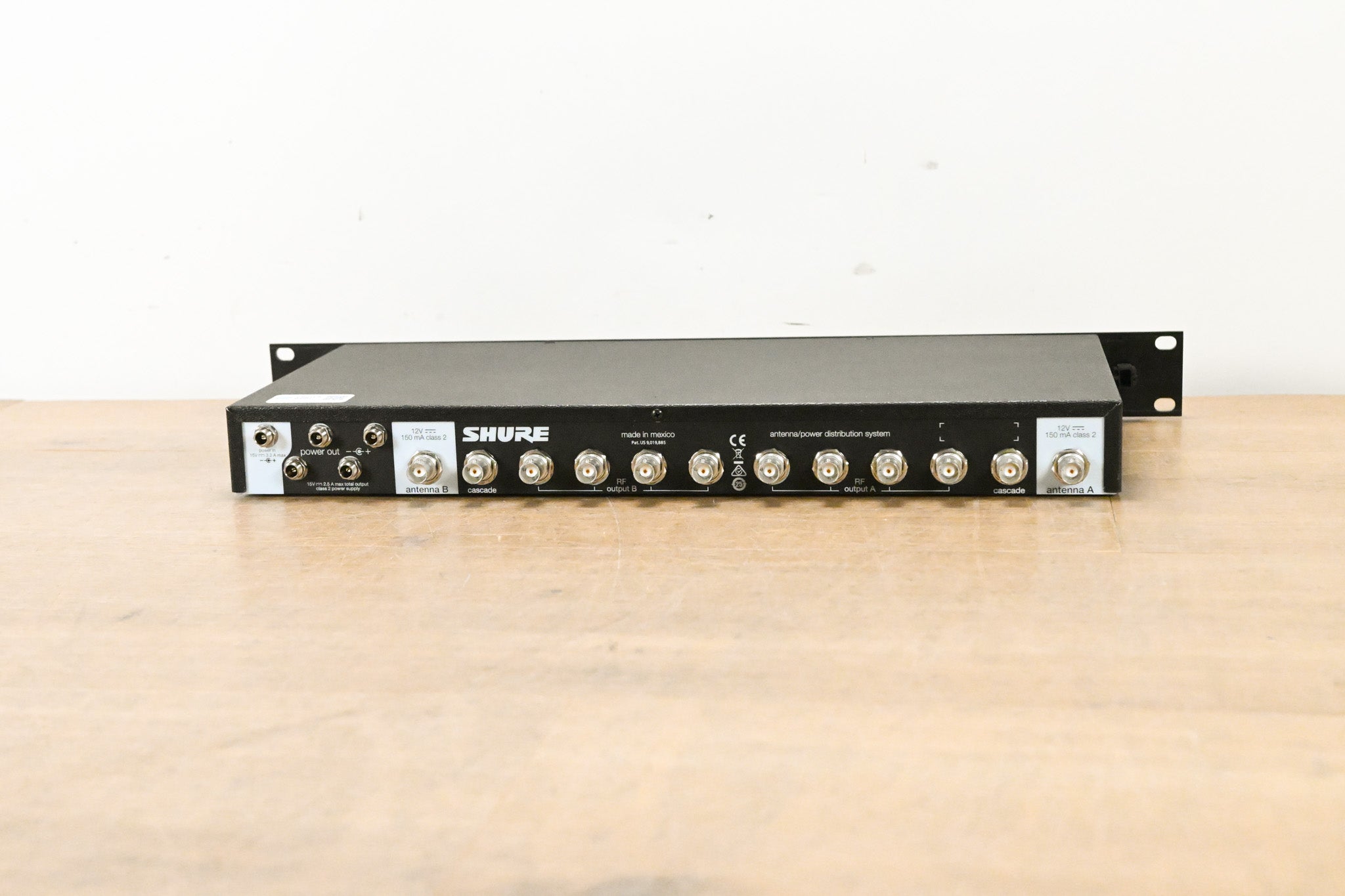 Shure UA844+SWB UHF Wideband Antenna Distribution System NO POWER SUPPLY