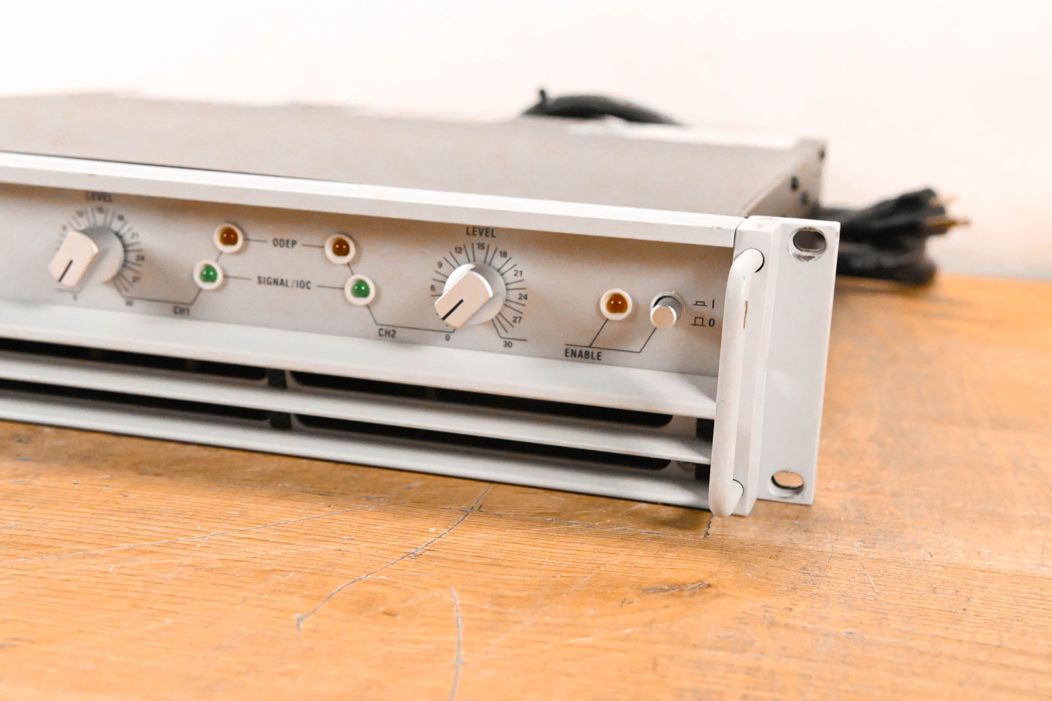 Crown Macro-Tech 2402 2-Channel Power Amplifier