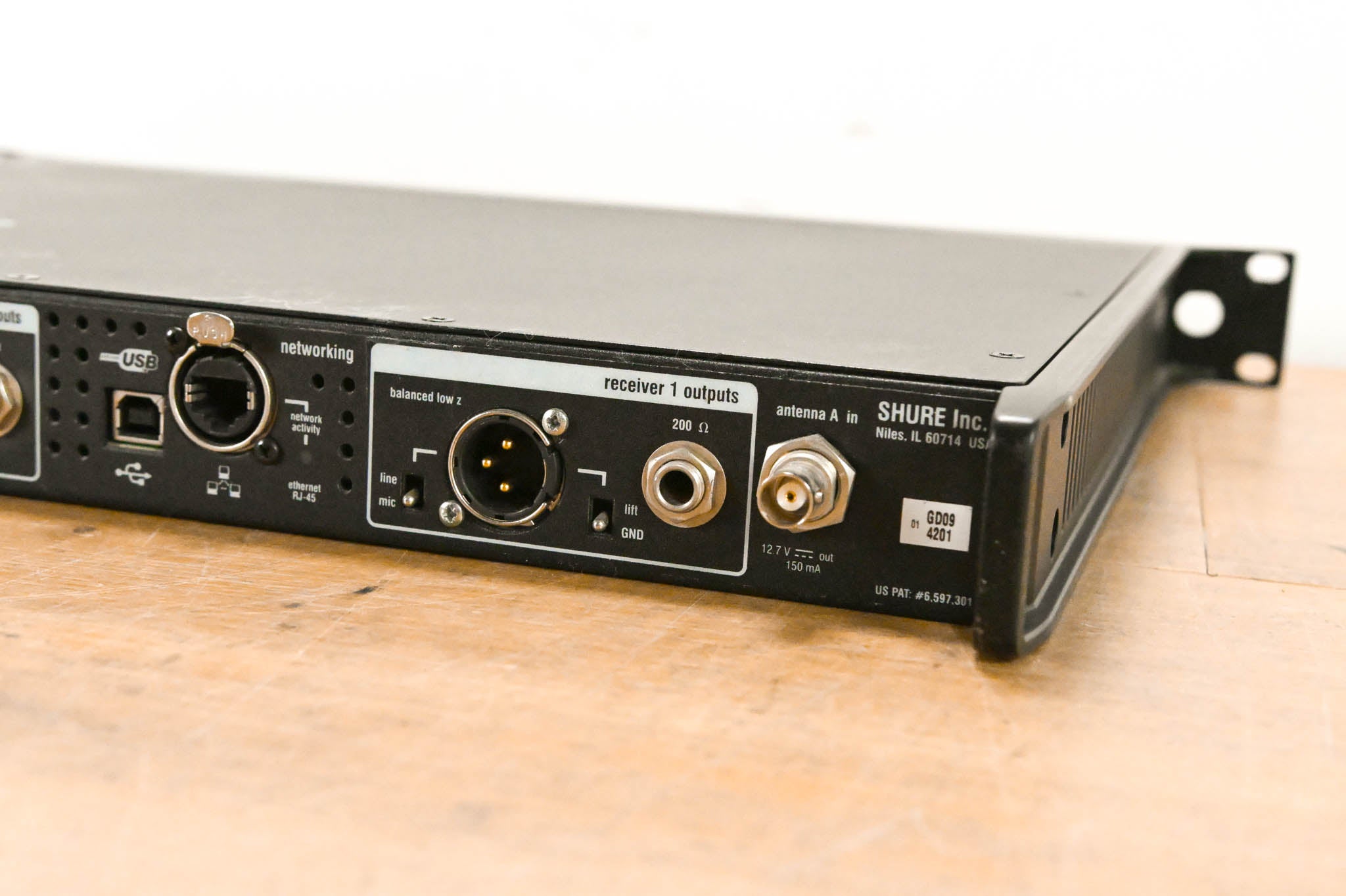 Shure UR4D Wireless Receiver w/ two UR2/SM58 Handheld Mics - L3 Band