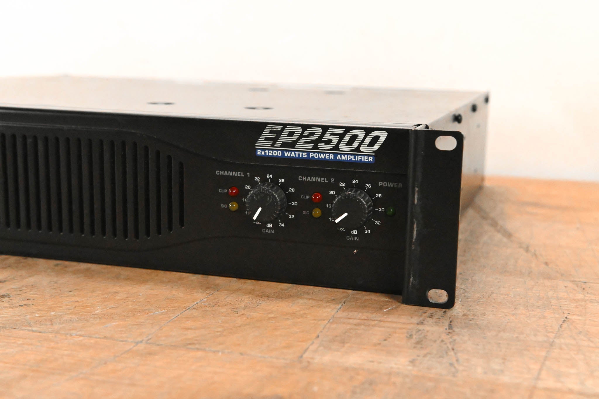 Behringer Europower EP2500 2-Channel Power Amplifier