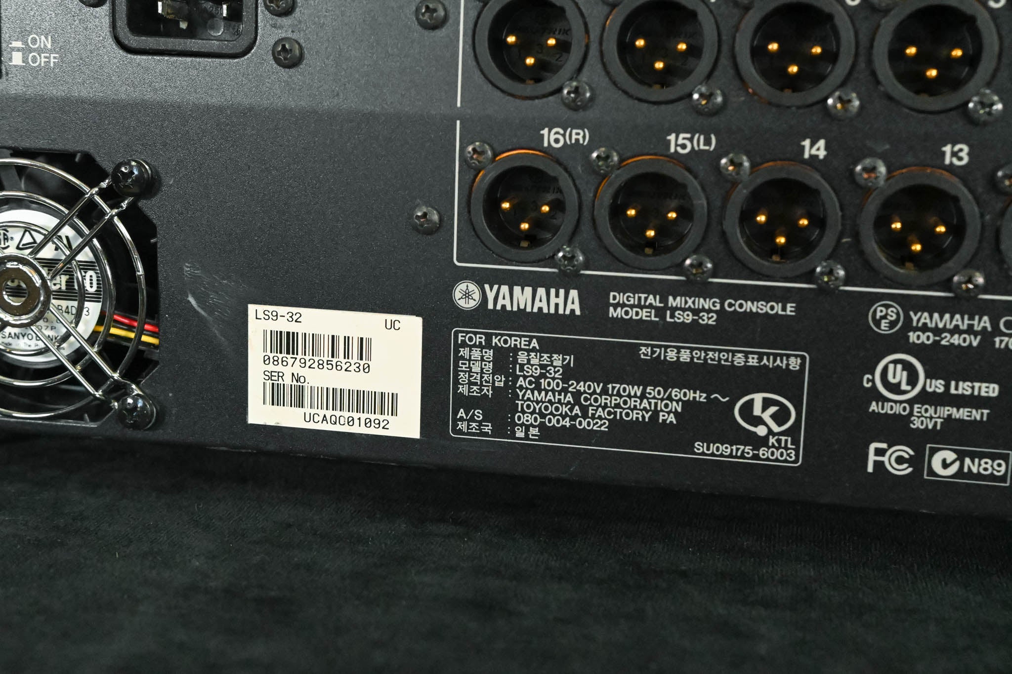 Yamaha LS9-32 32-Input Digital Mixing Console CG01SHA
